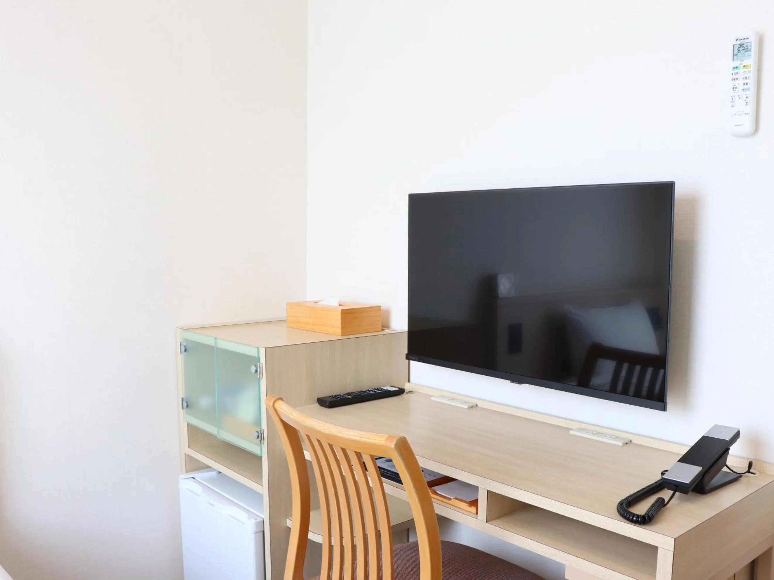 Photo of the whole room in Shin-Osaka Station Hotel