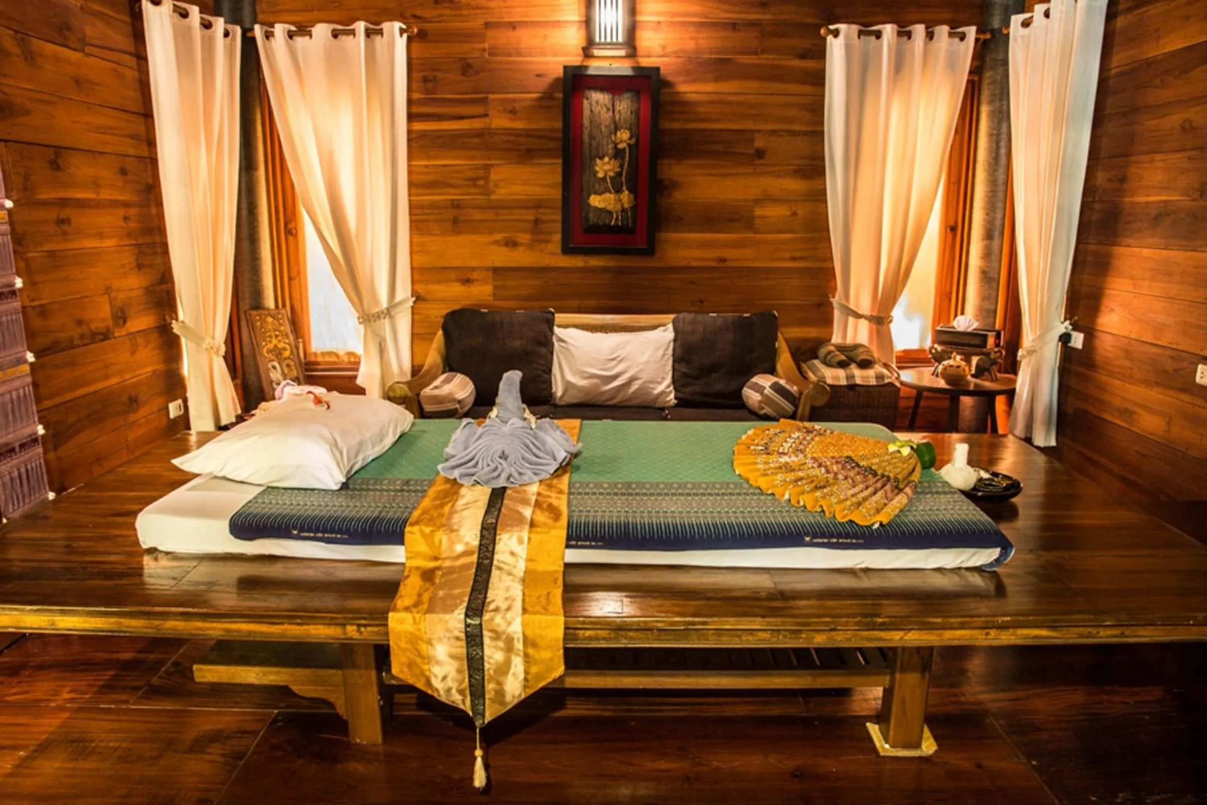 Massage, Bed in Phowadol Resort