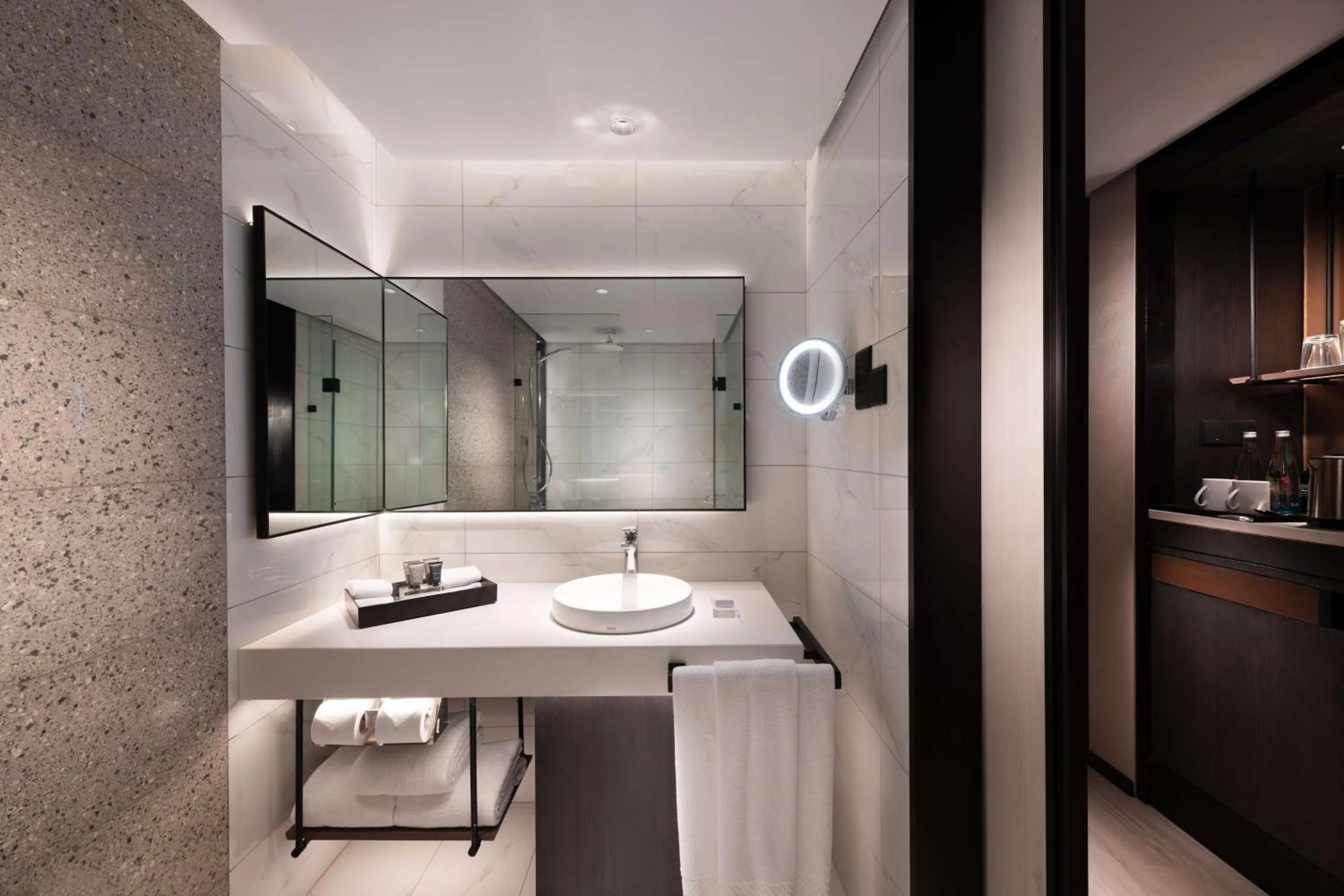 Shower in Hilton Colombo Hotel