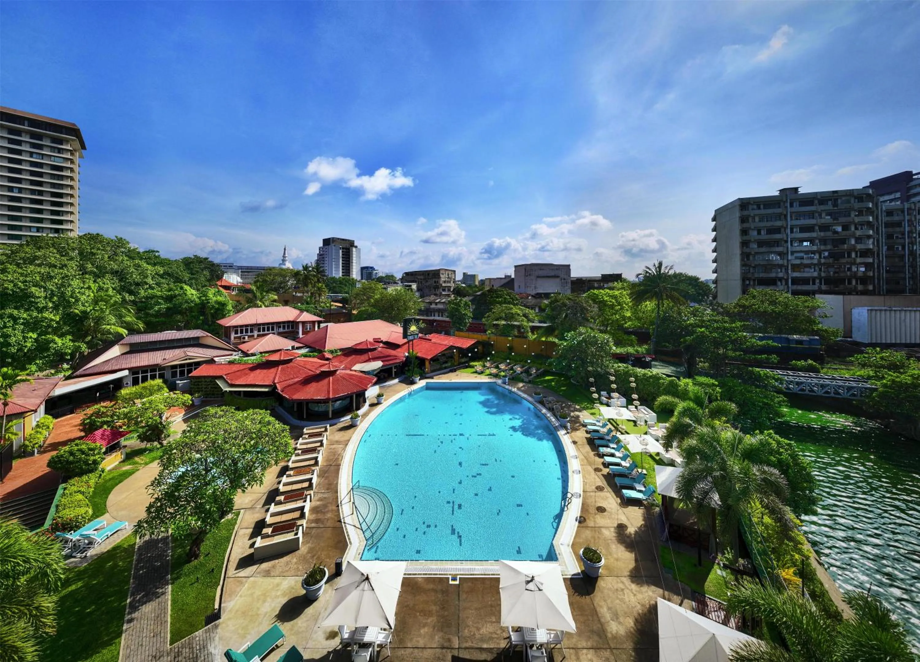 Pool view in Hilton Colombo Hotel