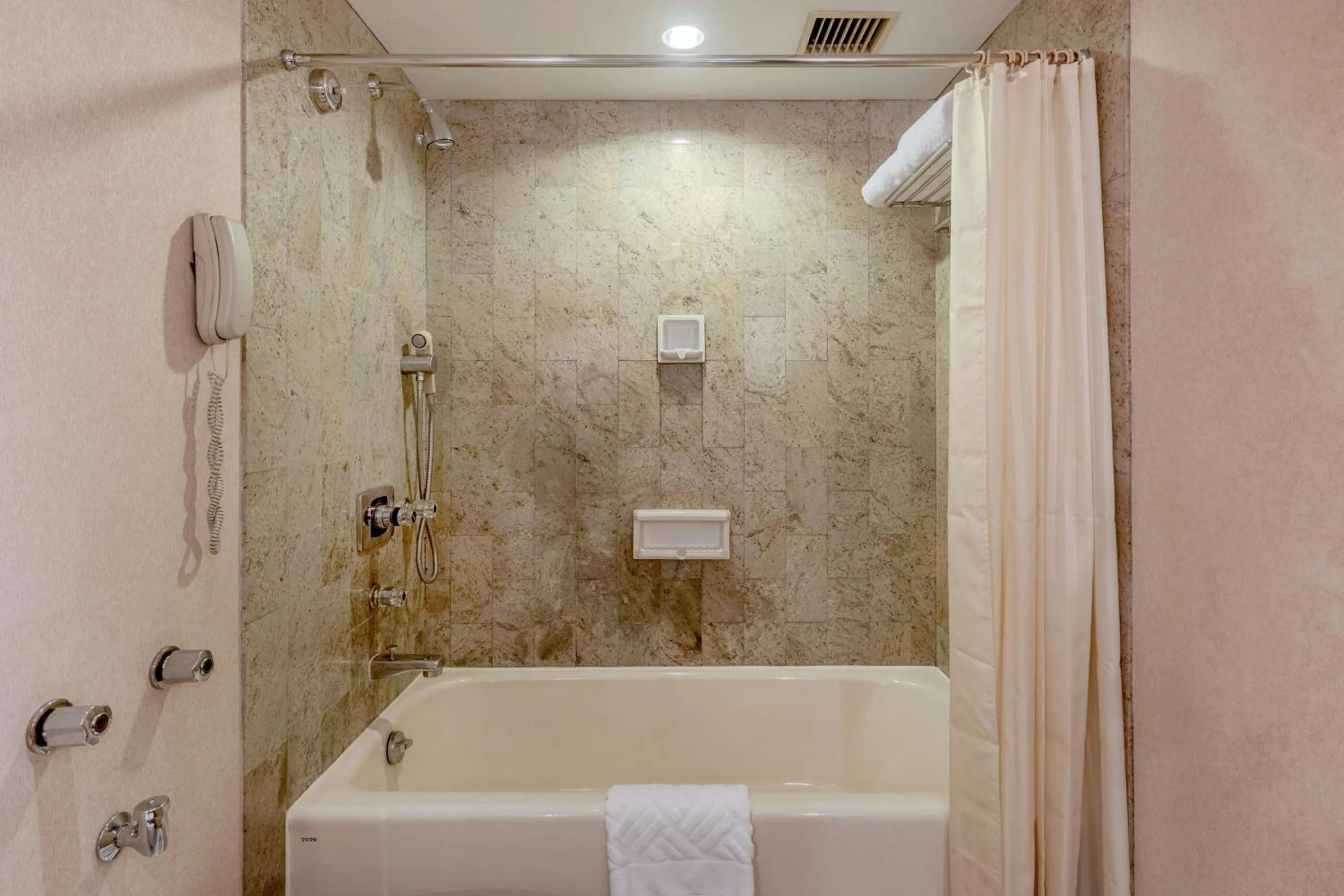 Shower in Hilton Colombo Hotel