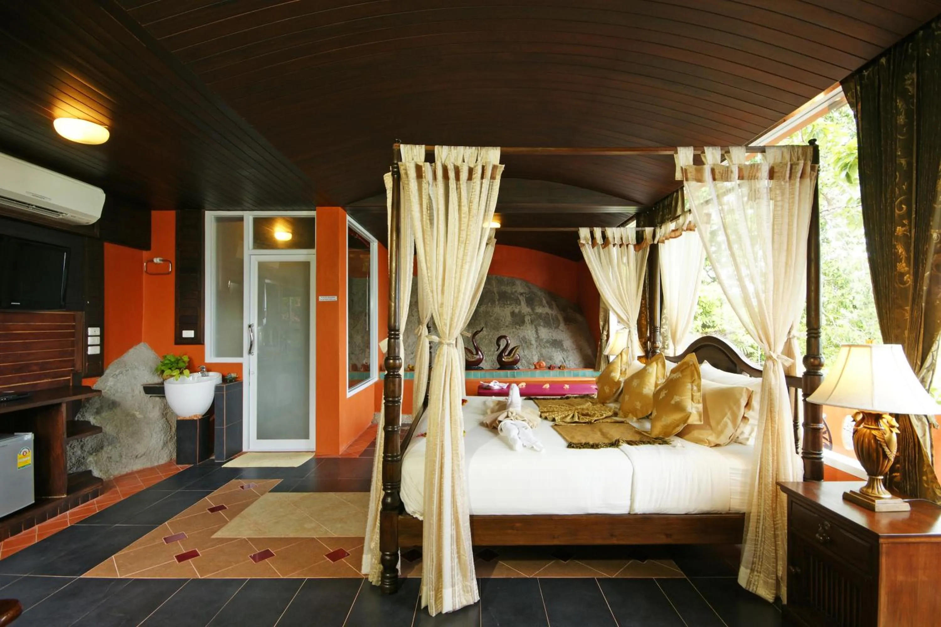 Photo of the whole room, Bed in Sea Breeze Resort - SHA Plus