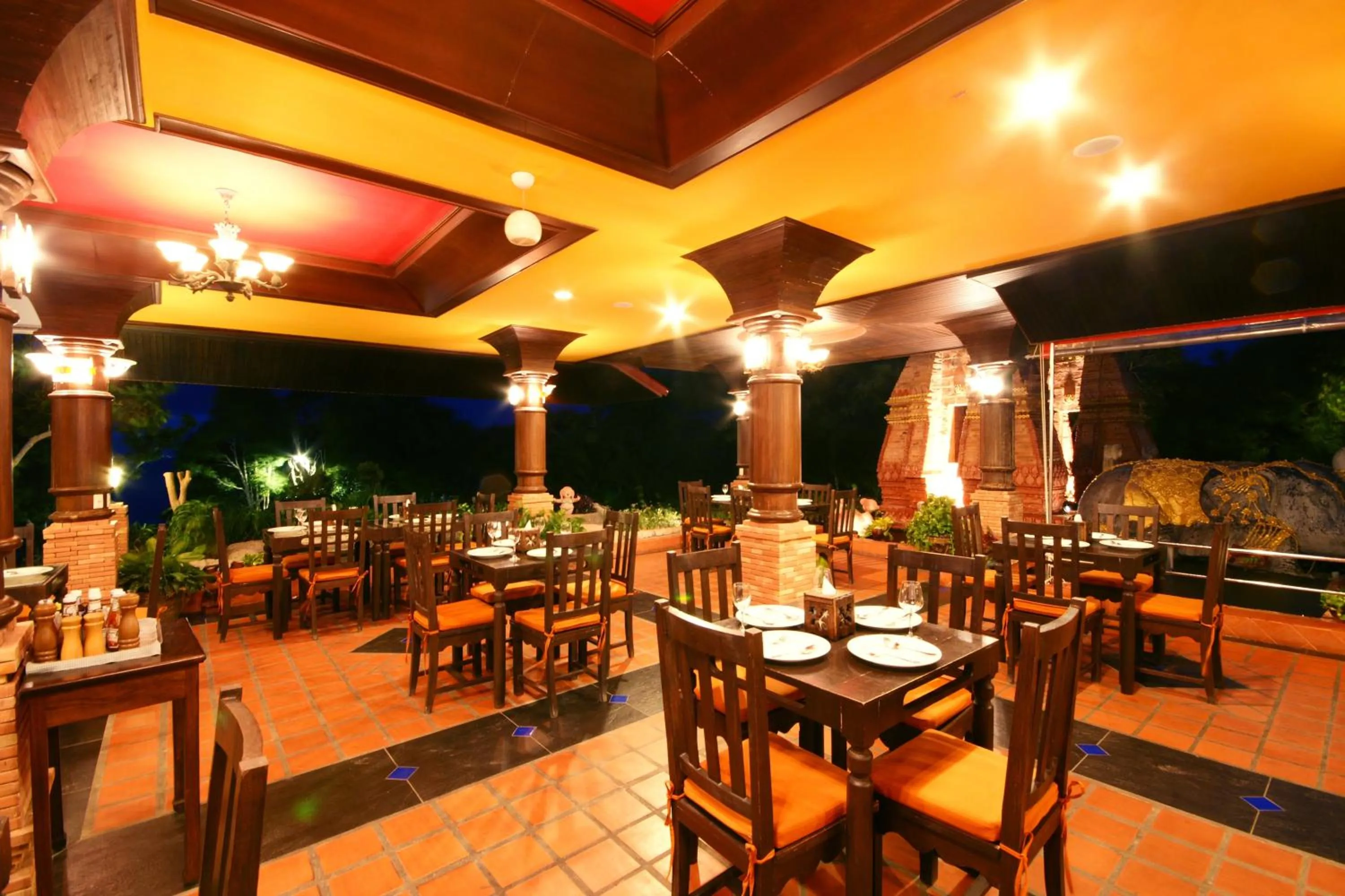 Restaurant/places to eat in Sea Breeze Resort - SHA Plus