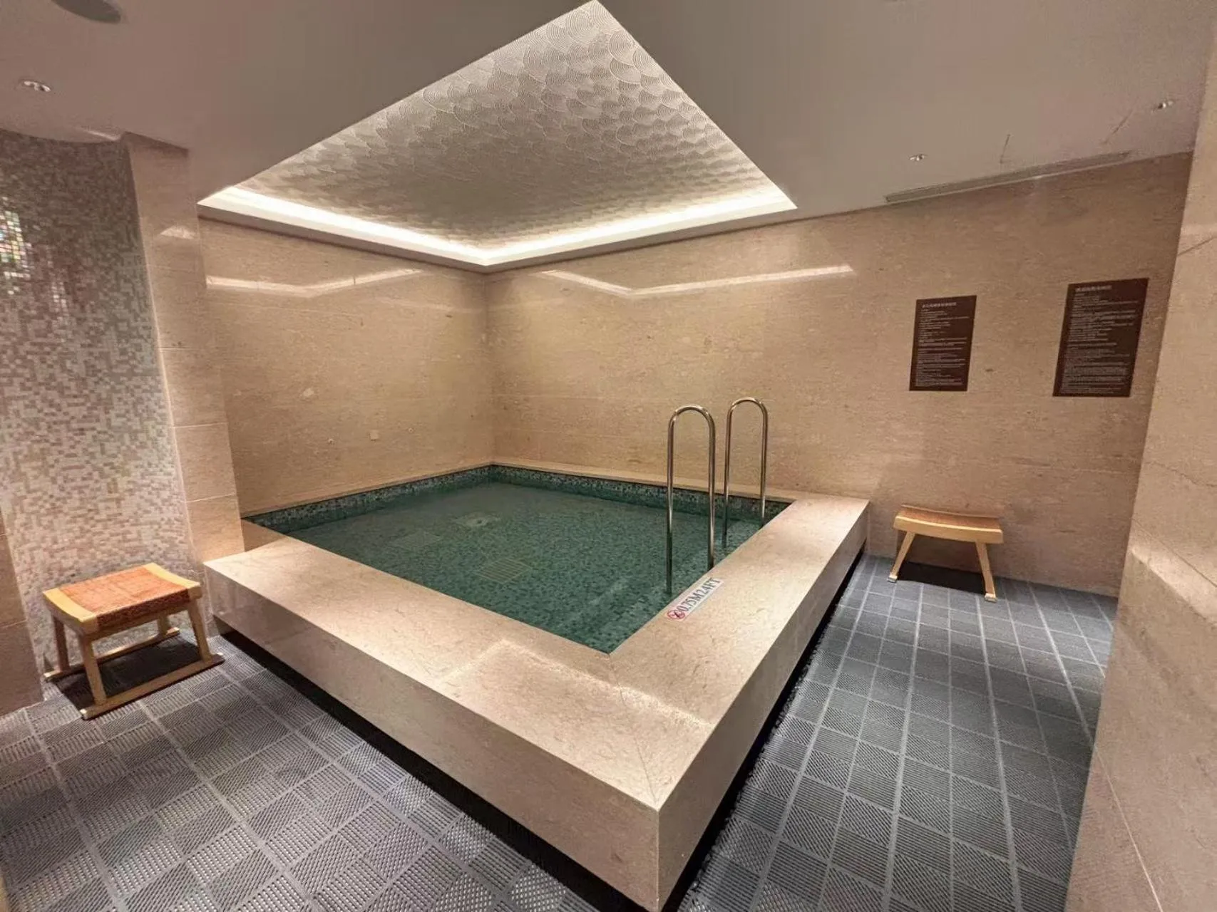 Hilton Shanghai City Center -Steps from iconic landmarks Wukang Mansion and Jing'an Temple