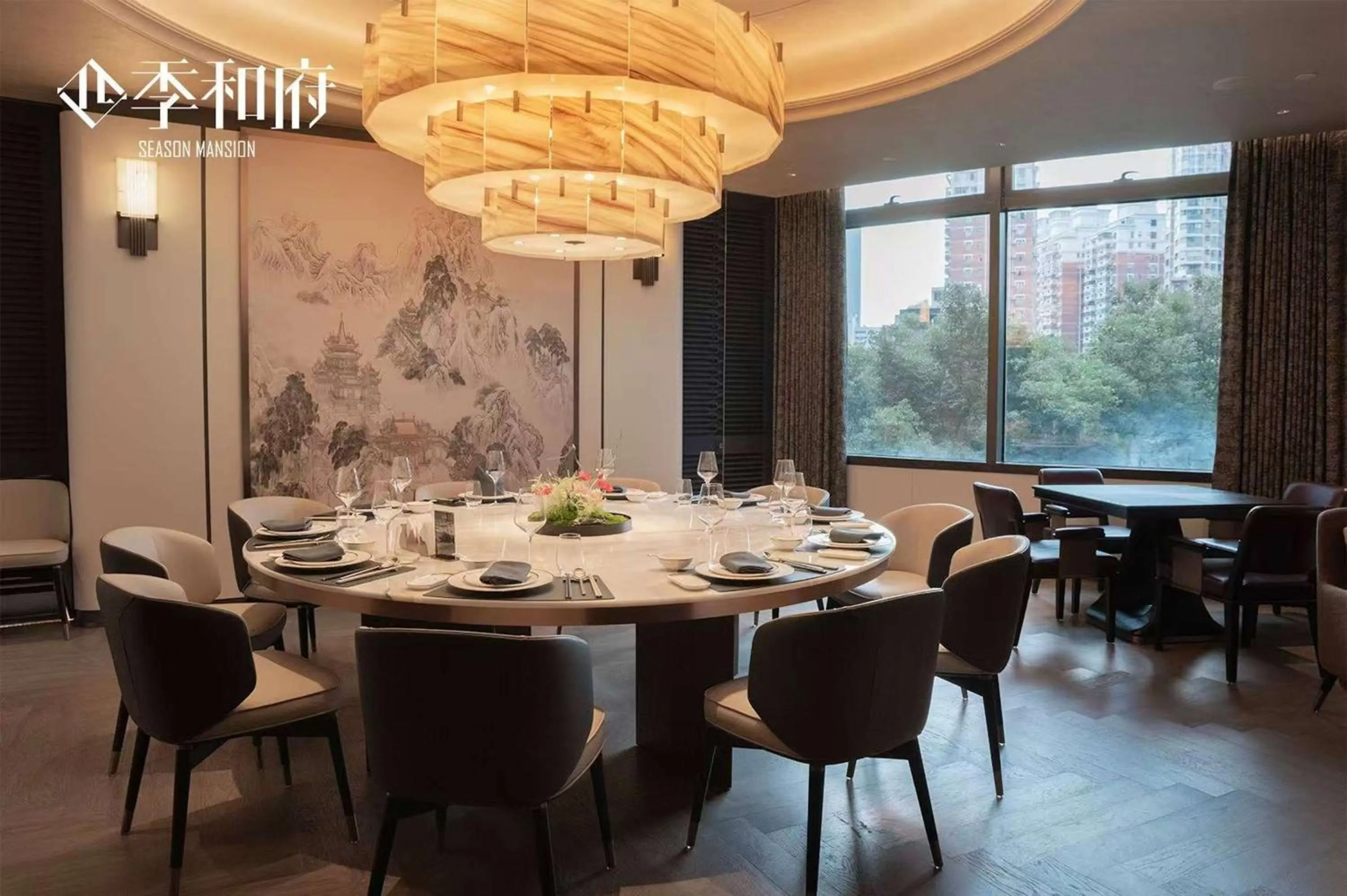 Restaurant/places to eat in Hilton Shanghai City Center -Steps from iconic landmarks Wukang Mansion and Jing'an Temple
