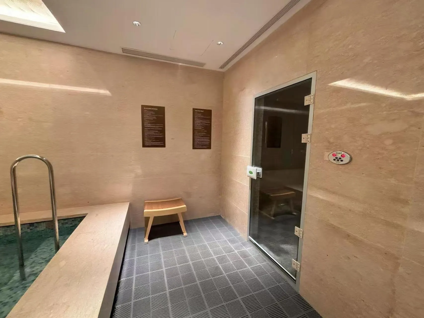 Hilton Shanghai City Center -Steps from iconic landmarks Wukang Mansion and Jing'an Temple