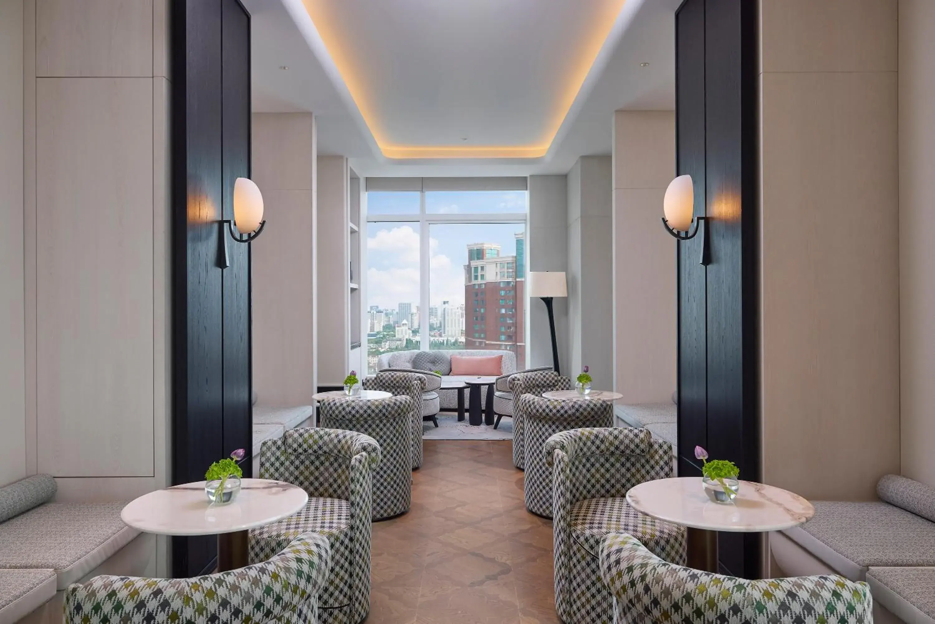 Restaurant/places to eat in Hilton Shanghai City Center -Steps from iconic landmarks Wukang Mansion and Jing'an Temple Restaurant/places to eat in Hilton Shanghai City Center -Steps from iconic landmarks Wukang Mansion and Jing'an Temple