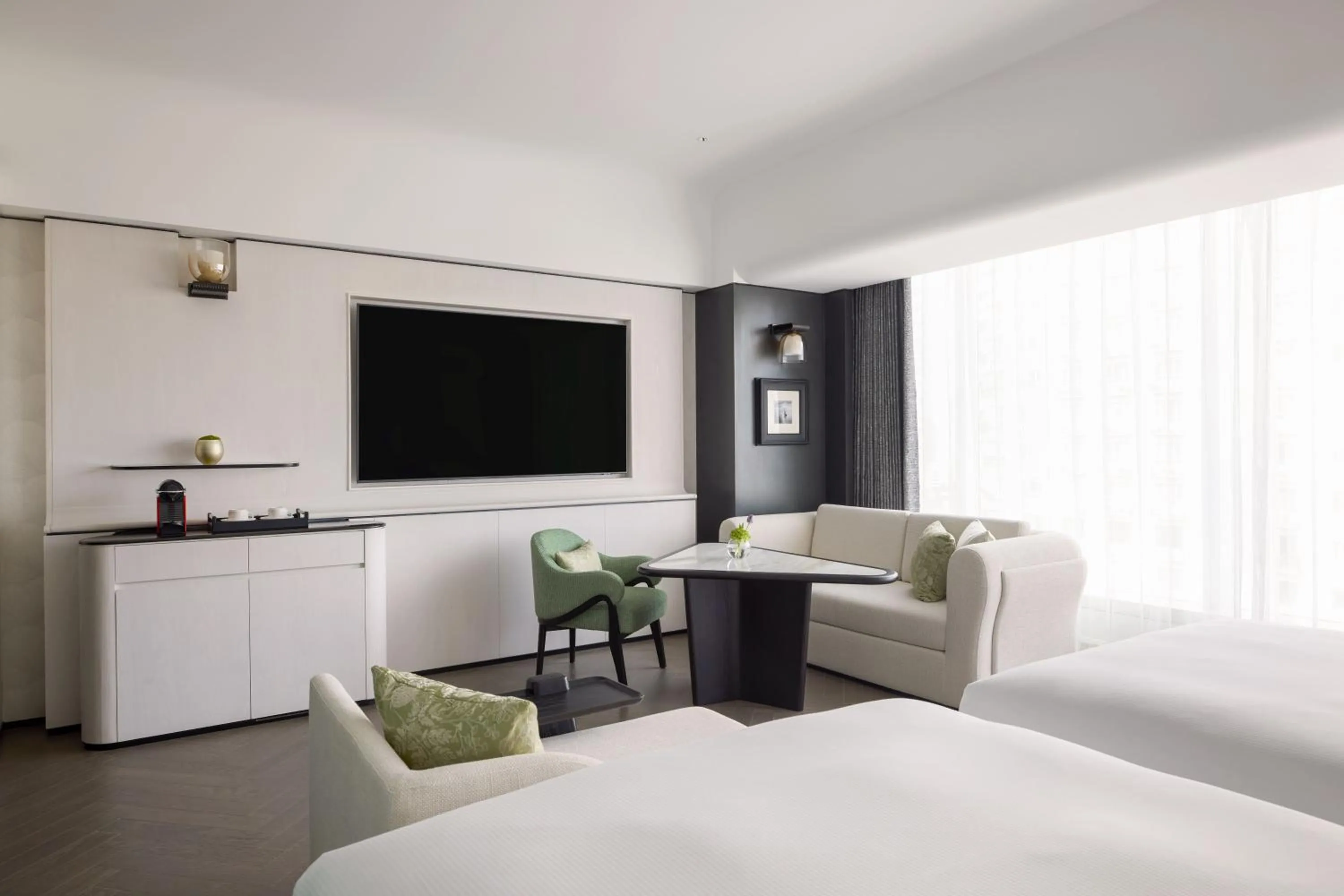 Bed in Hilton Shanghai City Center -Steps from iconic landmarks Wukang Mansion and Jing'an Temple