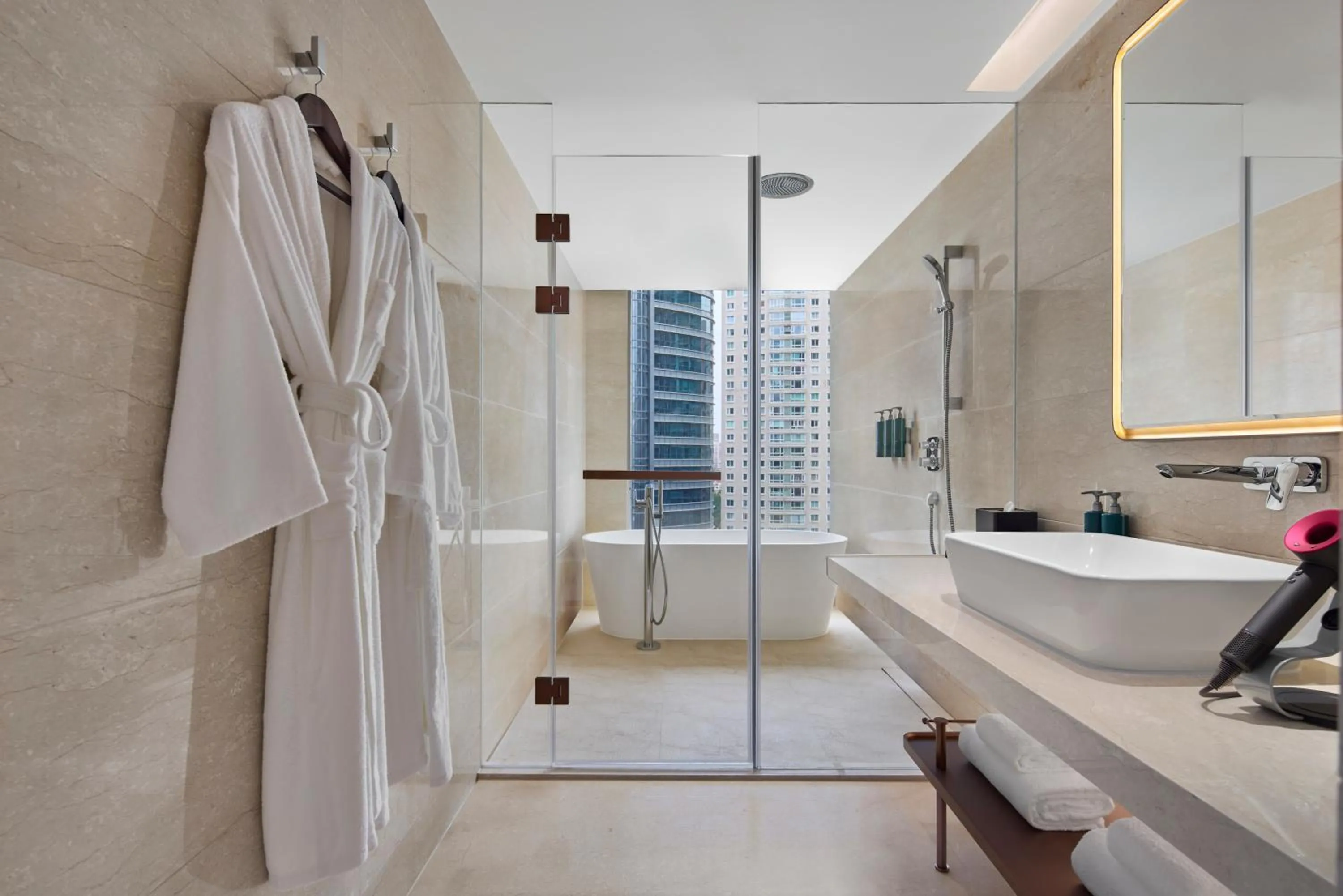 Hilton Shanghai City Center -Steps from iconic landmarks Wukang Mansion and Jing'an Temple