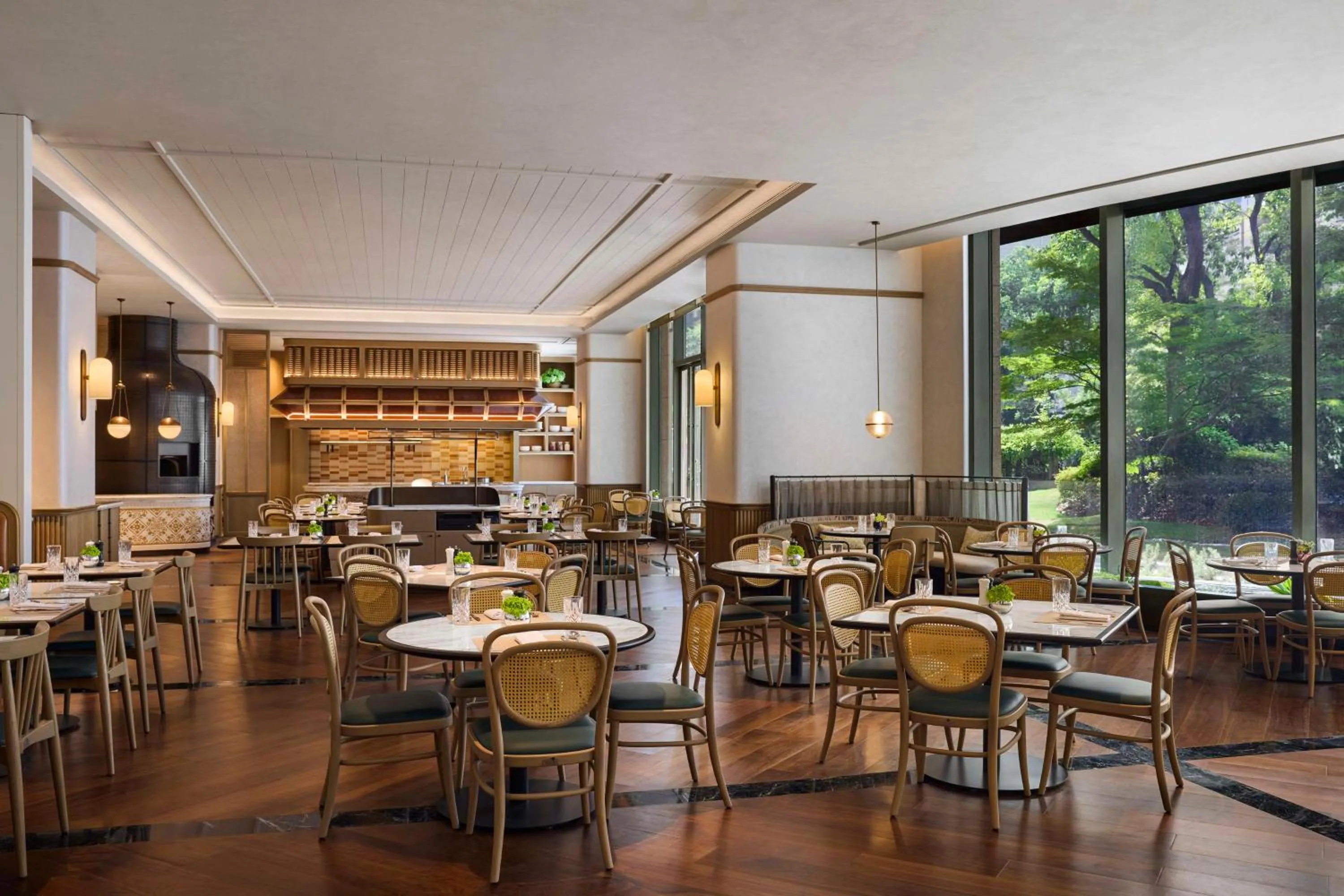 Restaurant/places to eat in Hilton Shanghai City Center -Steps from iconic landmarks Wukang Mansion and Jing'an Temple