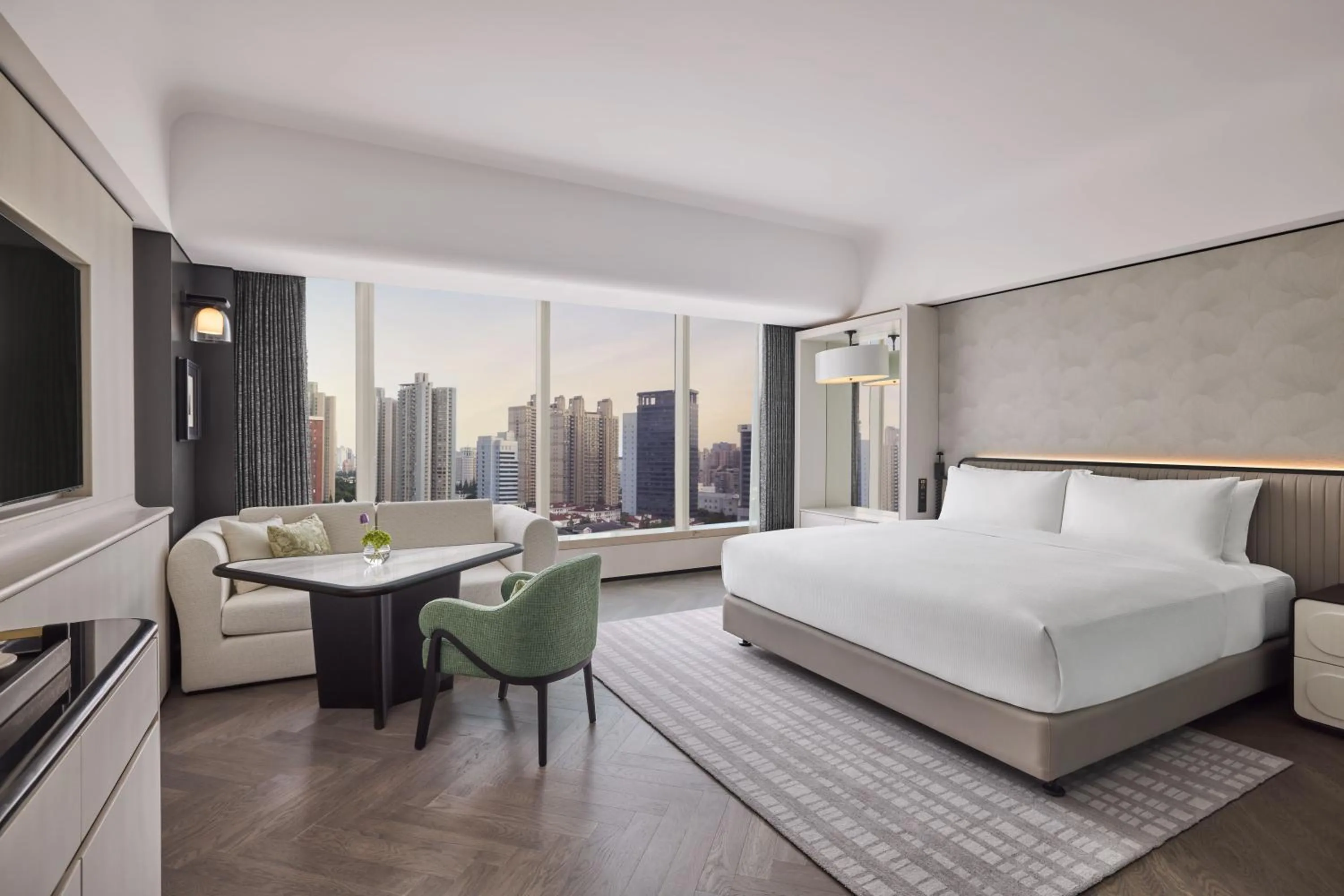 Property building, Bed in Hilton Shanghai City Center -Steps from iconic landmarks Wukang Mansion and Jing'an Temple