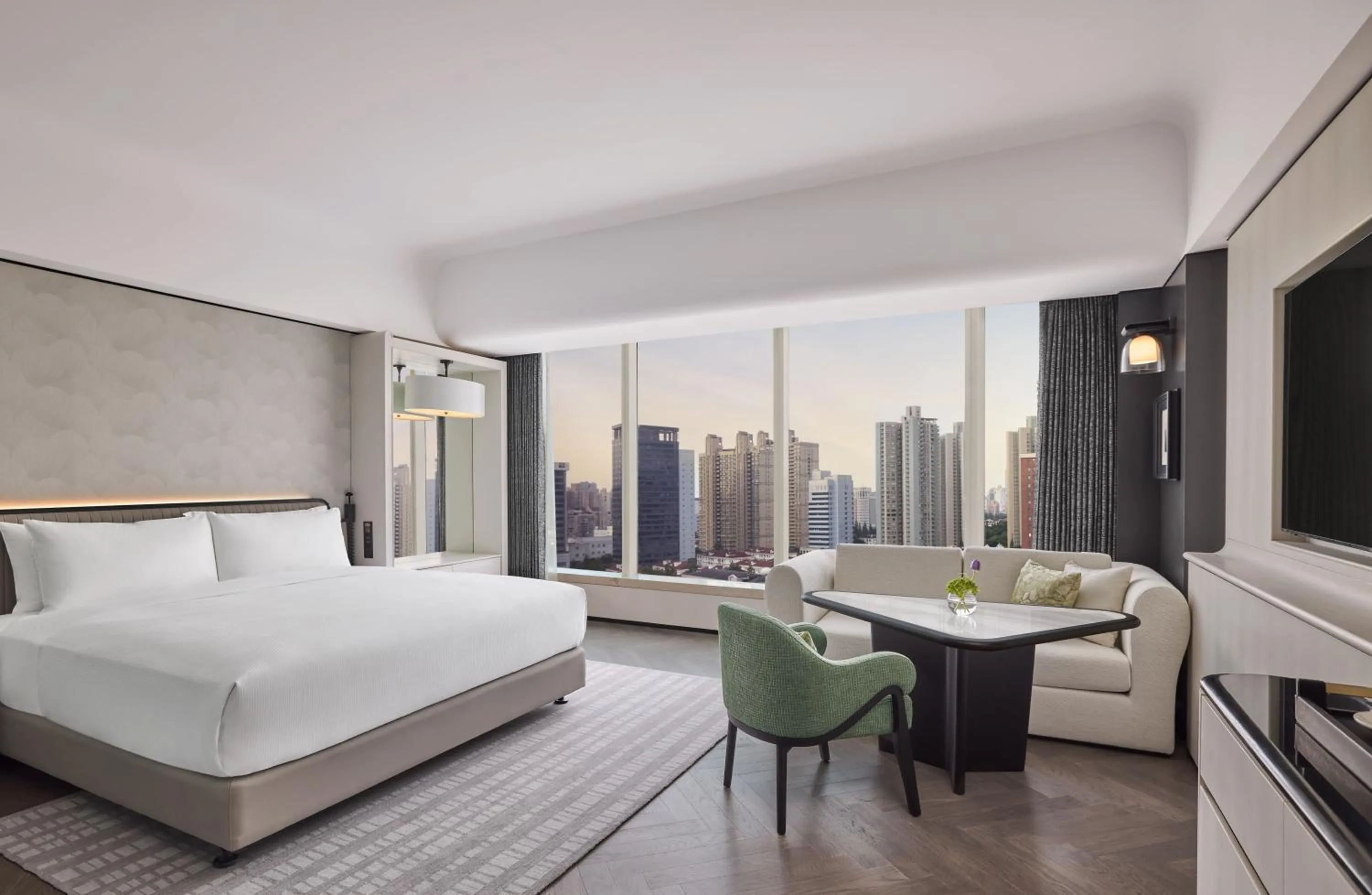Bed in Hilton Shanghai City Center -Steps from iconic landmarks Wukang Mansion and Jing'an Temple