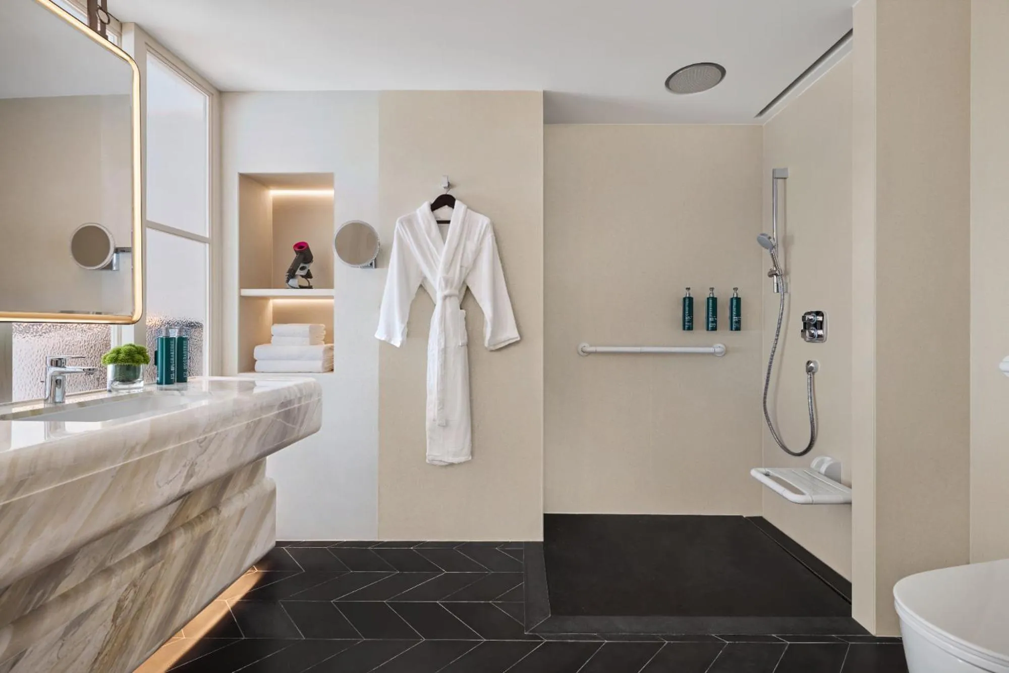 Facility for disabled guests in Hilton Shanghai City Center -Steps from iconic landmarks Wukang Mansion and Jing'an Temple