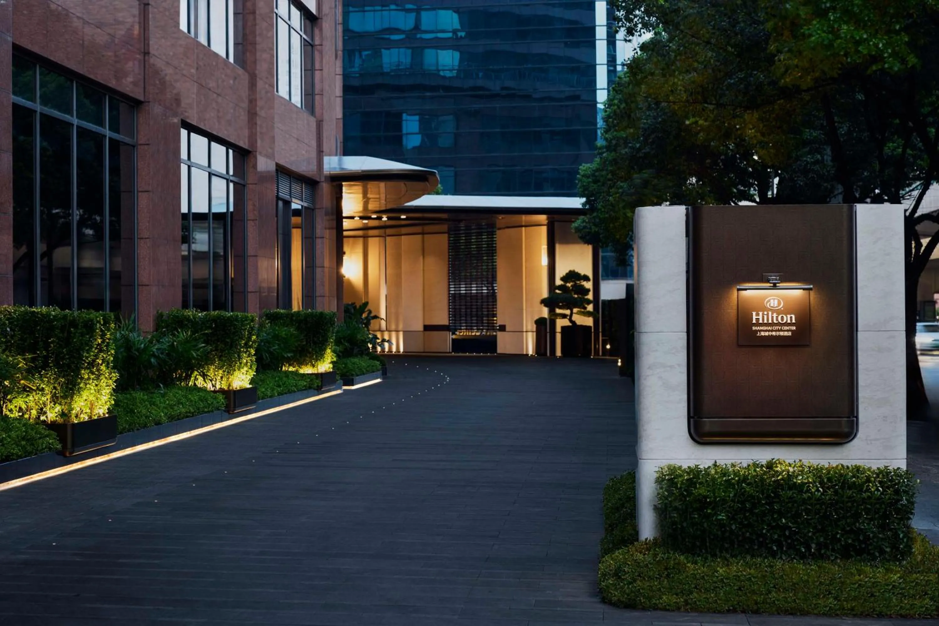 Hilton Shanghai City Center -Steps from iconic landmarks Wukang Mansion and Jing'an Temple