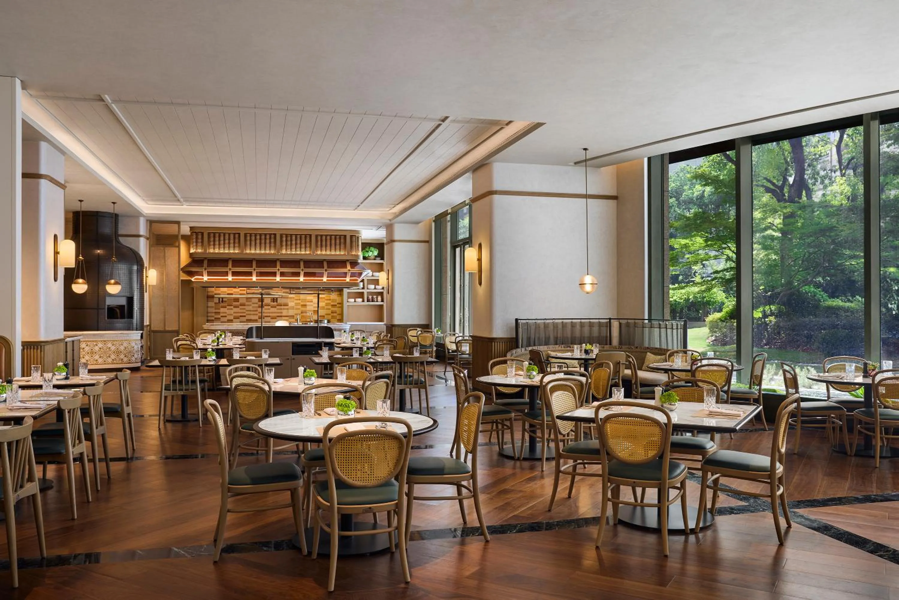 Restaurant/places to eat in Hilton Shanghai City Center -Steps from iconic landmarks Wukang Mansion and Jing'an Temple