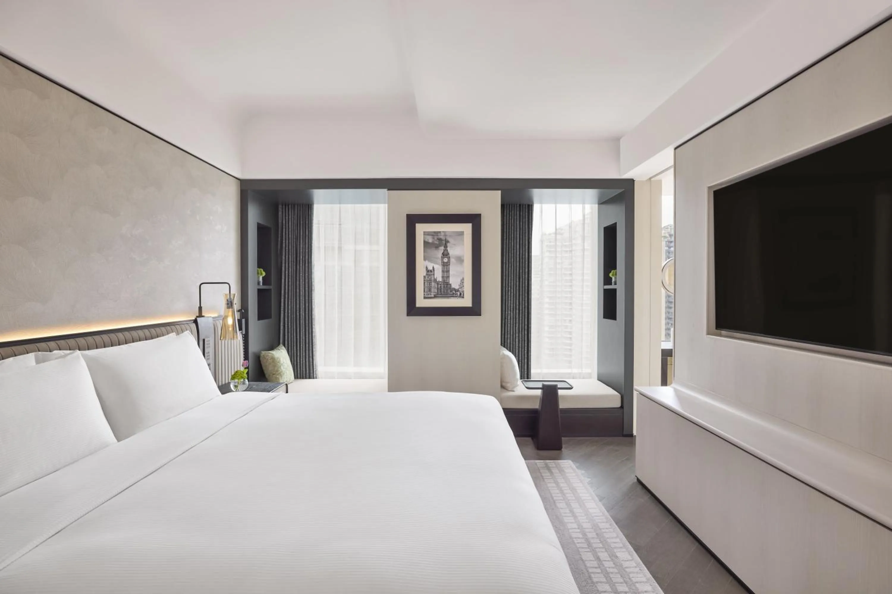 Bed in Hilton Shanghai City Center -Steps from iconic landmarks Wukang Mansion and Jing'an Temple