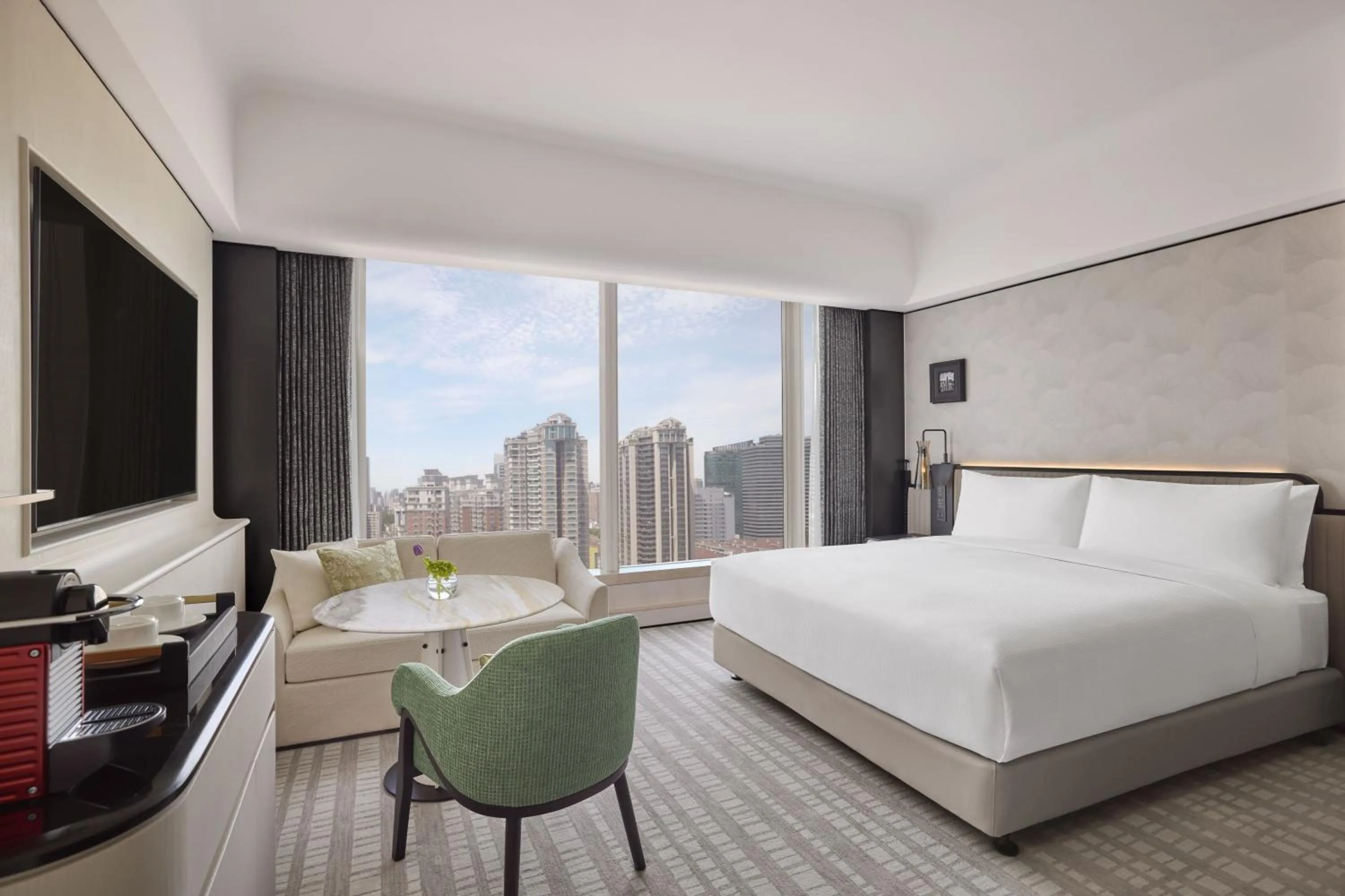 Bed in Hilton Shanghai City Center -Steps from iconic landmarks Wukang Mansion and Jing'an Temple