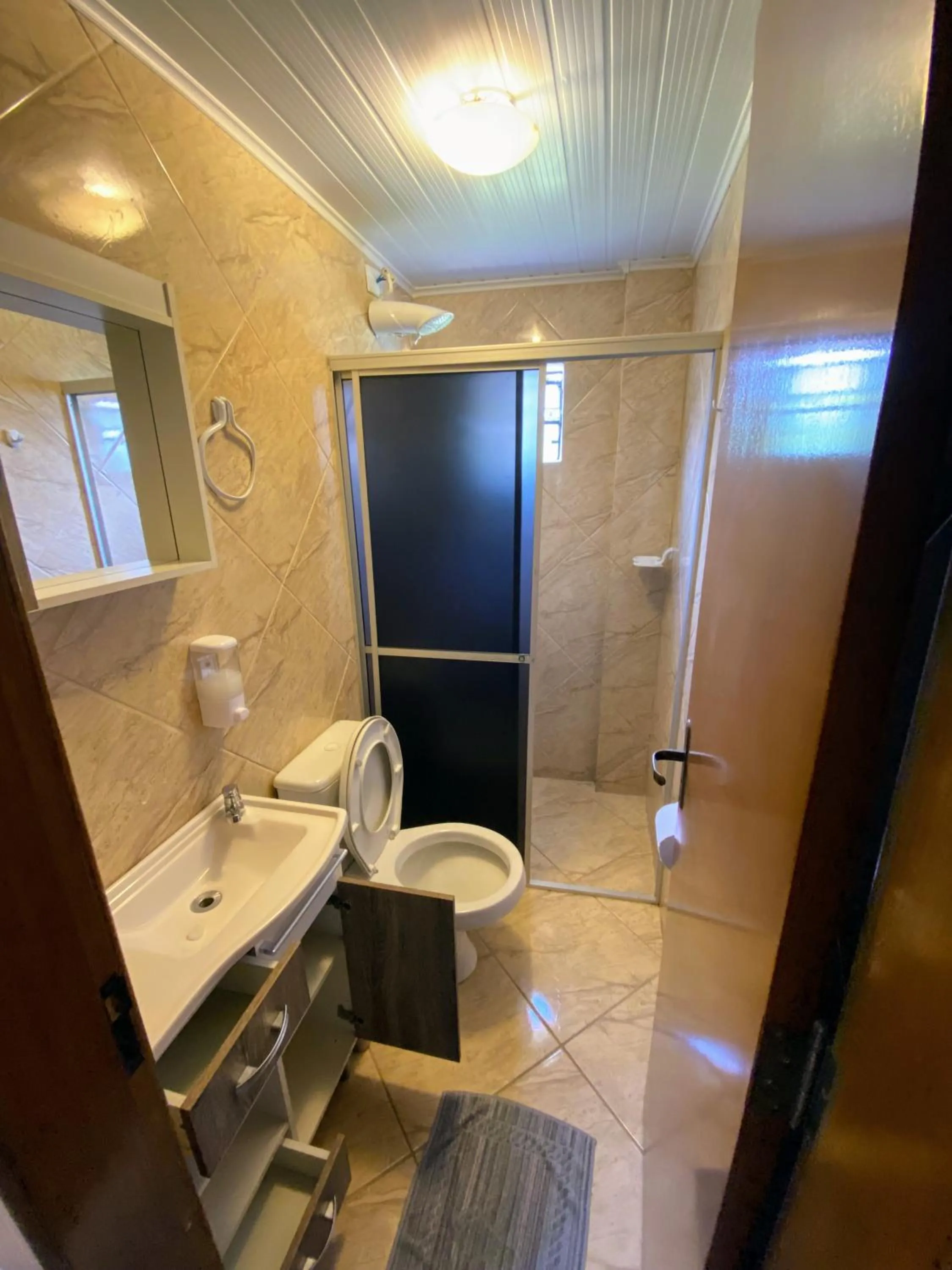 Shower in Residencial Borges Canela