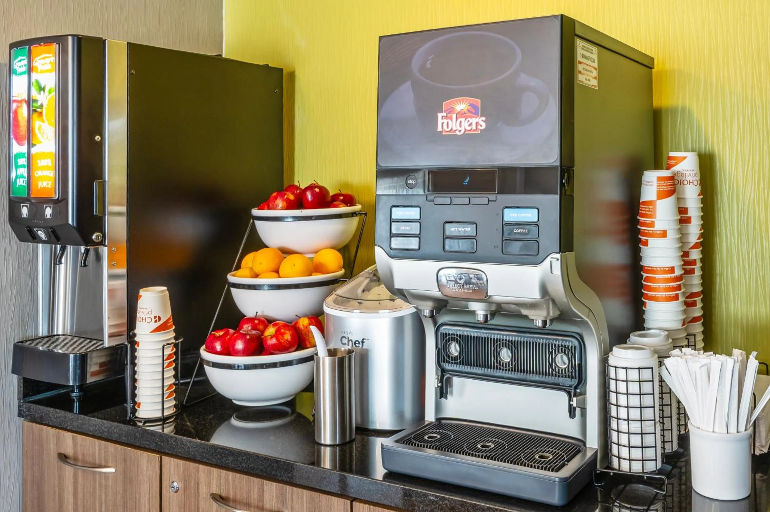 Coffee/tea facilities in Comfort Inn