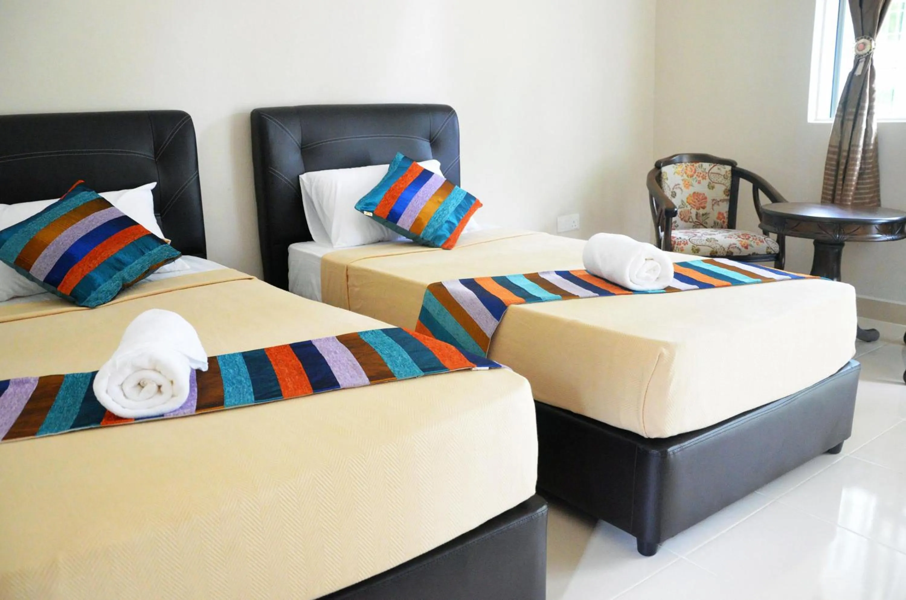 Bedroom, Bed in Sunset Bay Cottage