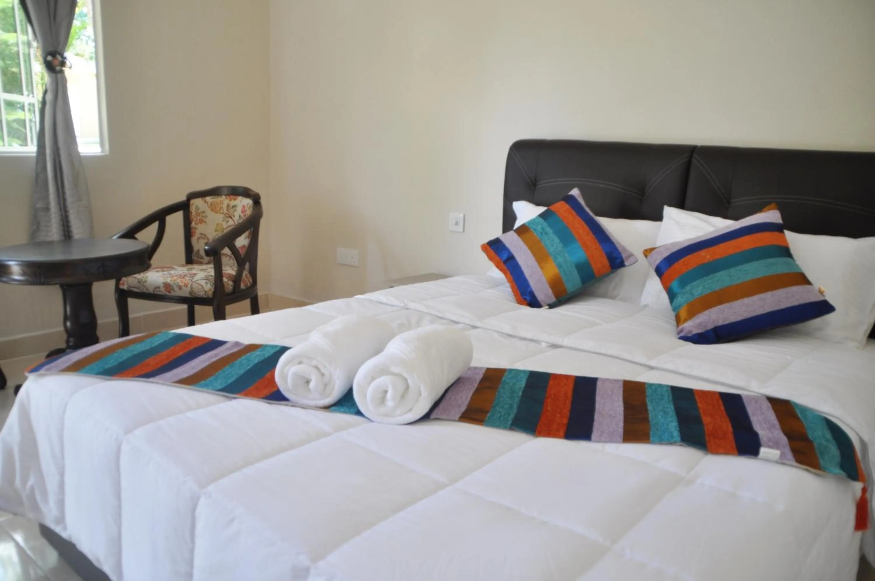 Bed in Sunset Bay Cottage