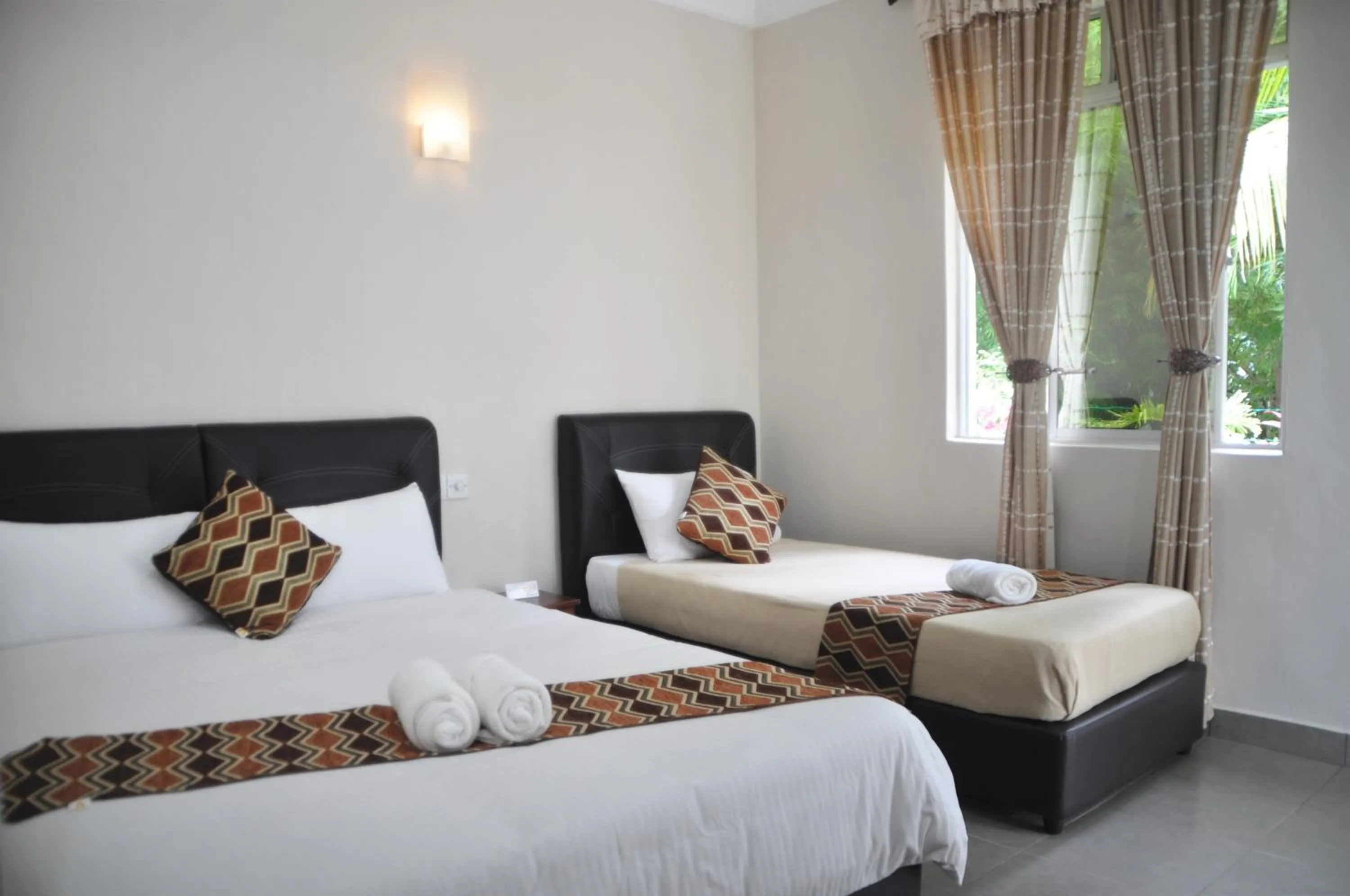 Bed in Sunset Bay Cottage