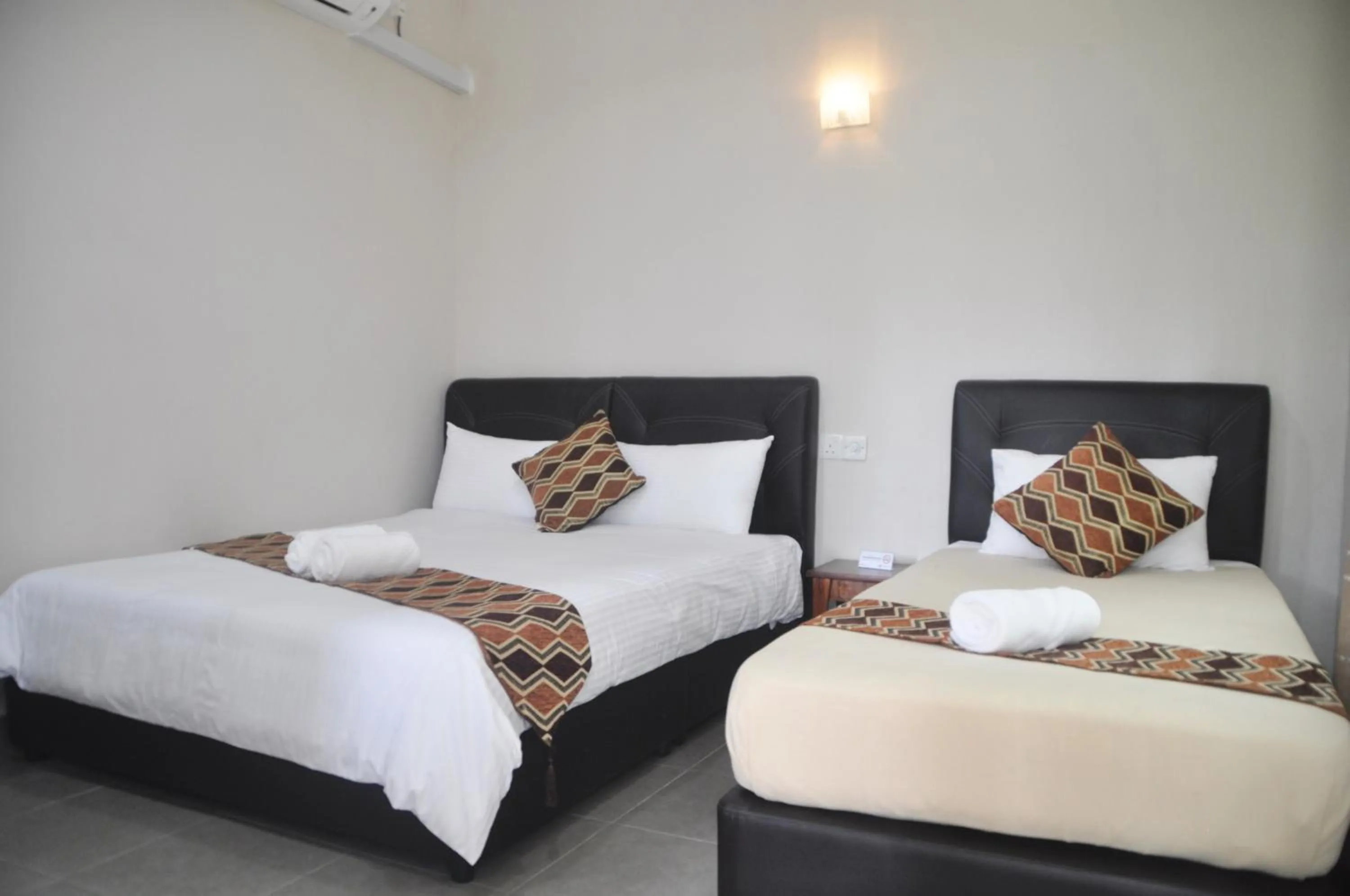 Bed in Sunset Bay Cottage