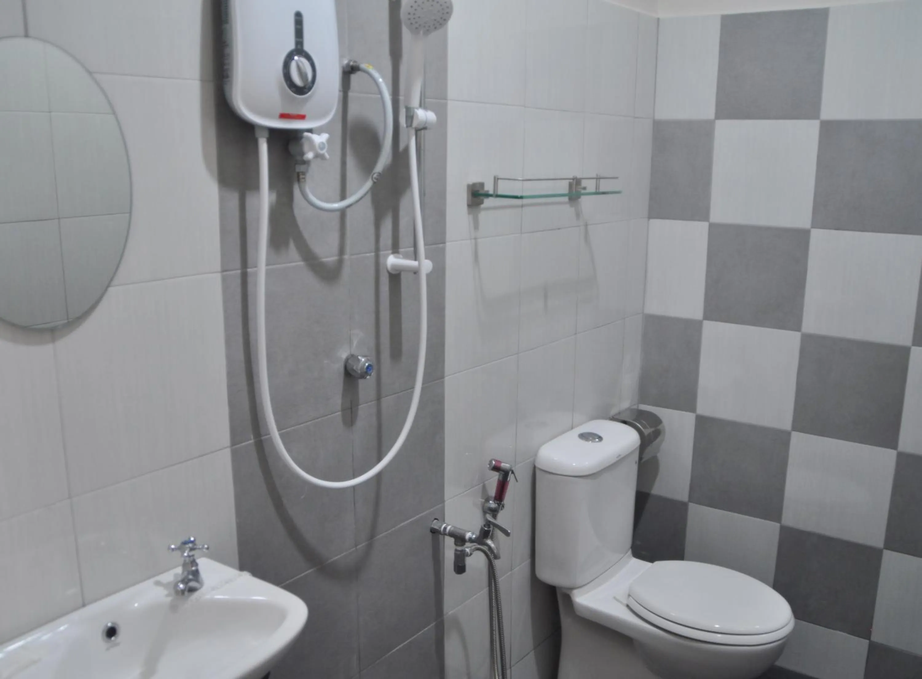 Shower in Sunset Bay Cottage