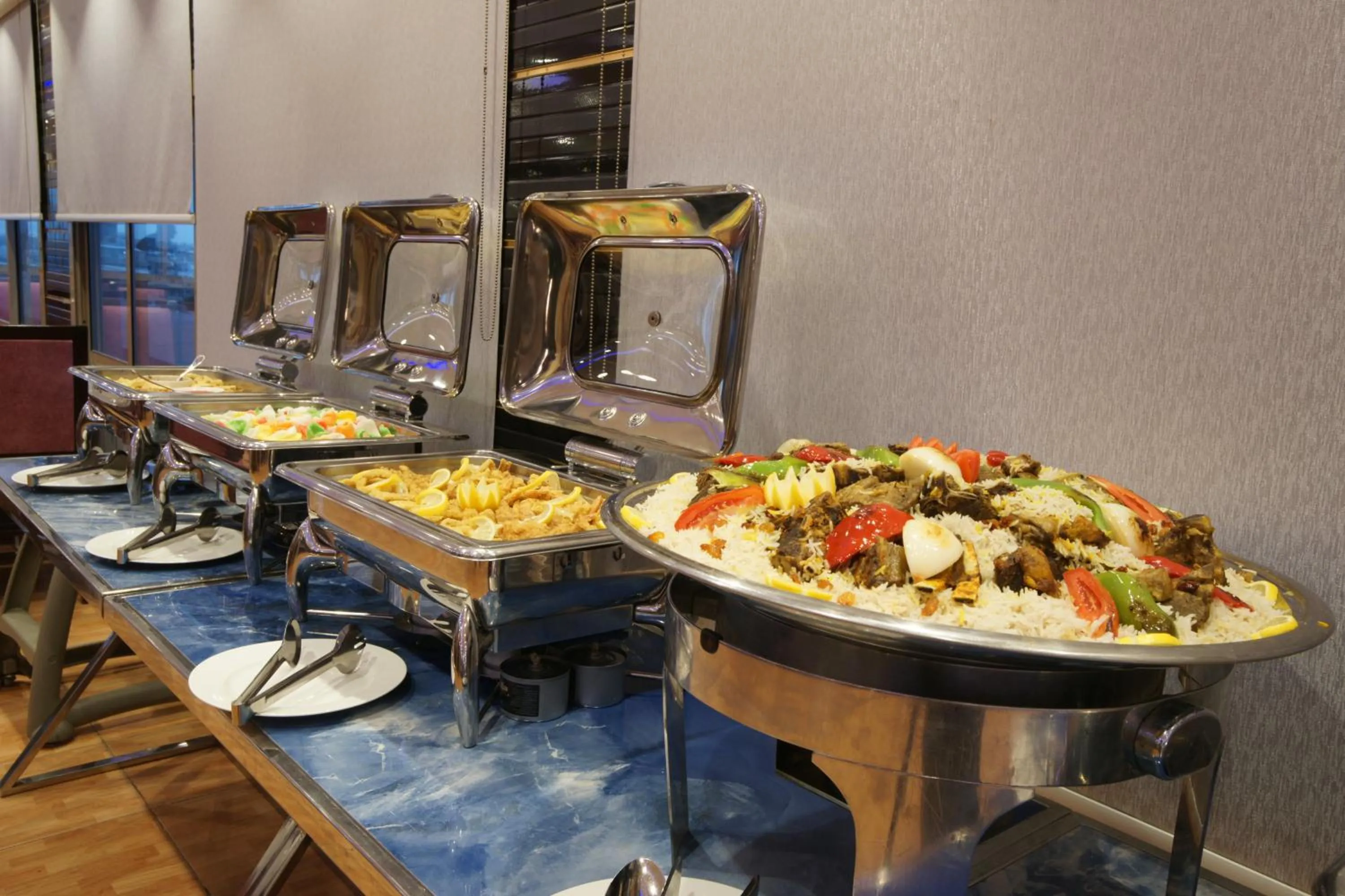 Restaurant/places to eat in Al Azhar Hotel Jeddah