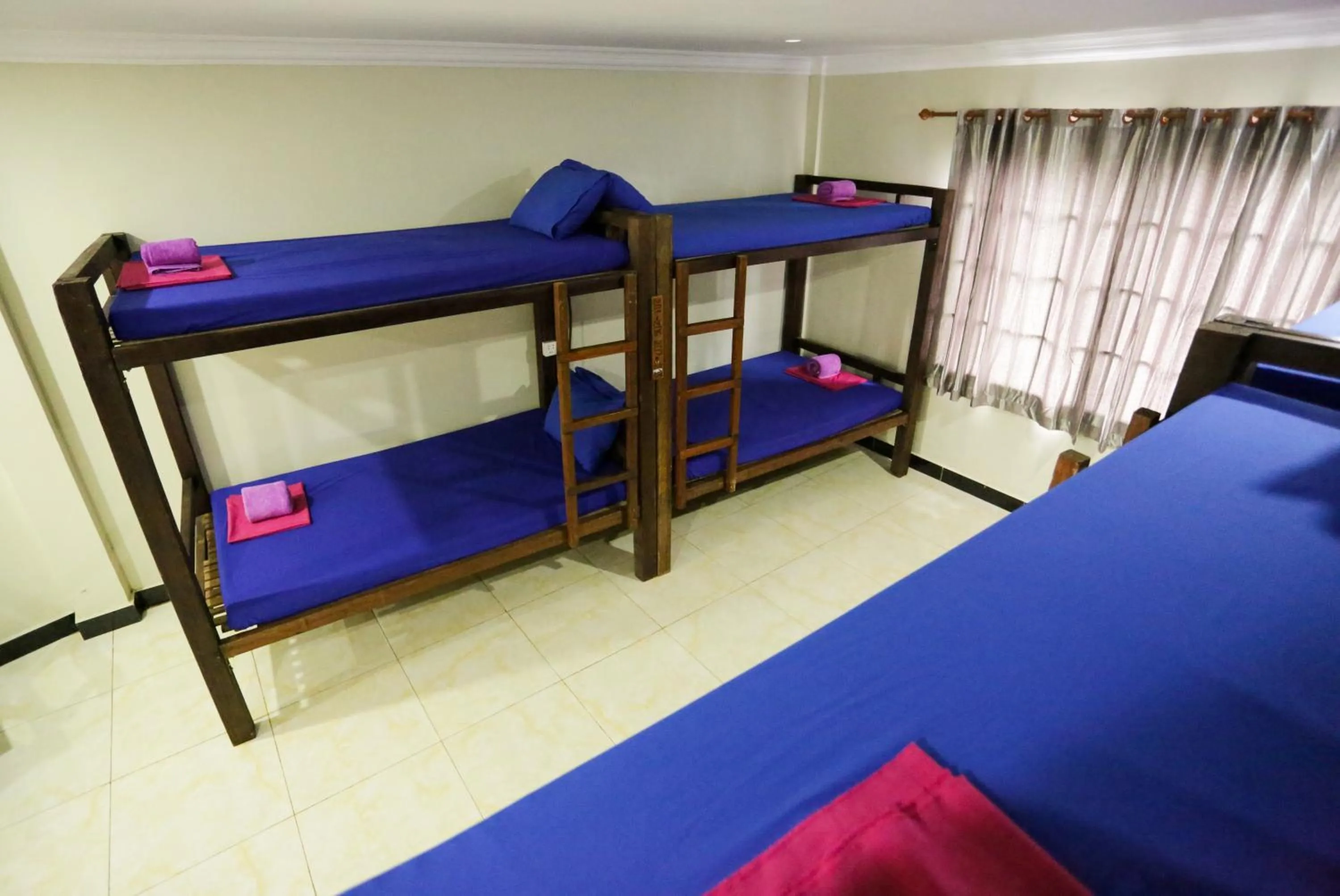 Bedroom, Bed in Blue Diamond Hostel