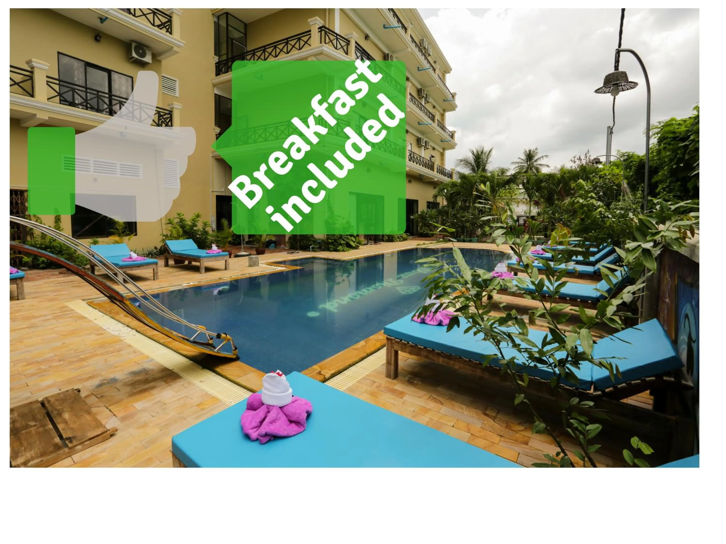 Swimming pool in Blue Diamond Hostel