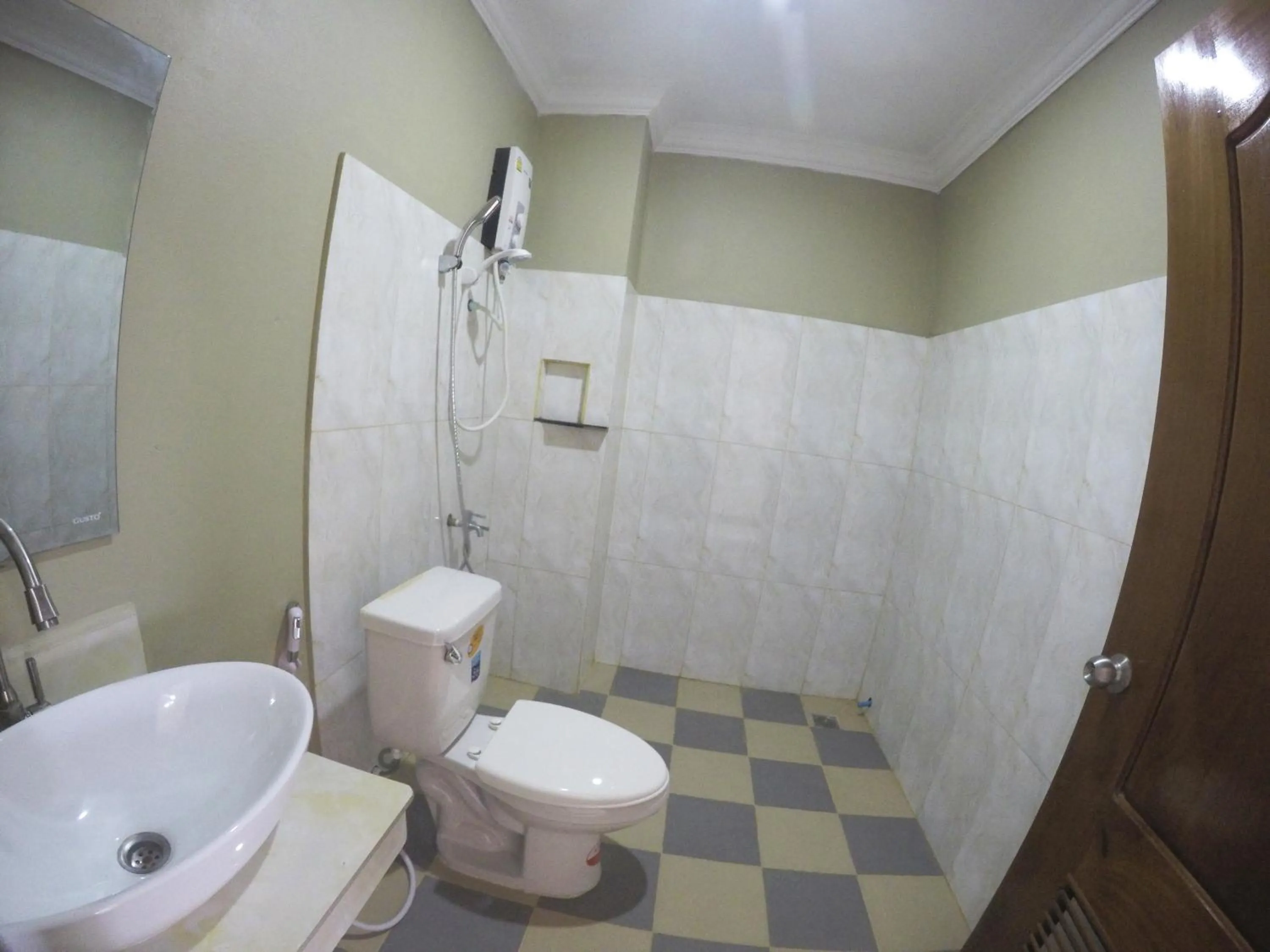 Bathroom in Blue Diamond Hostel