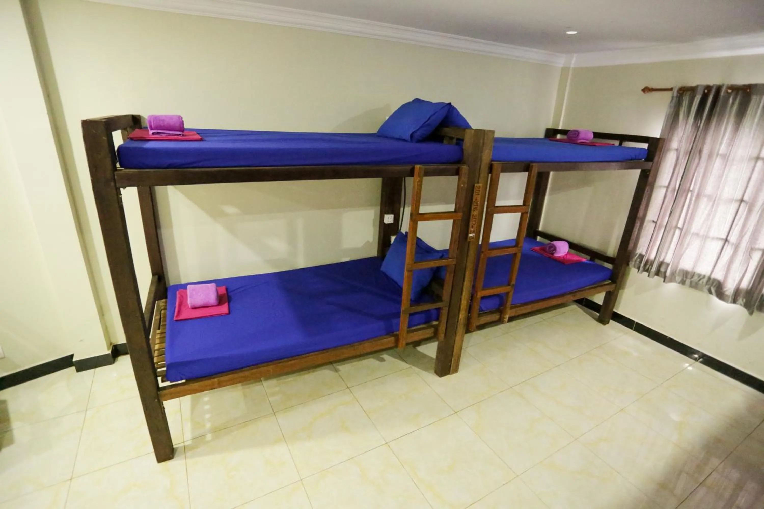 Bedroom, Bed in Blue Diamond Hostel