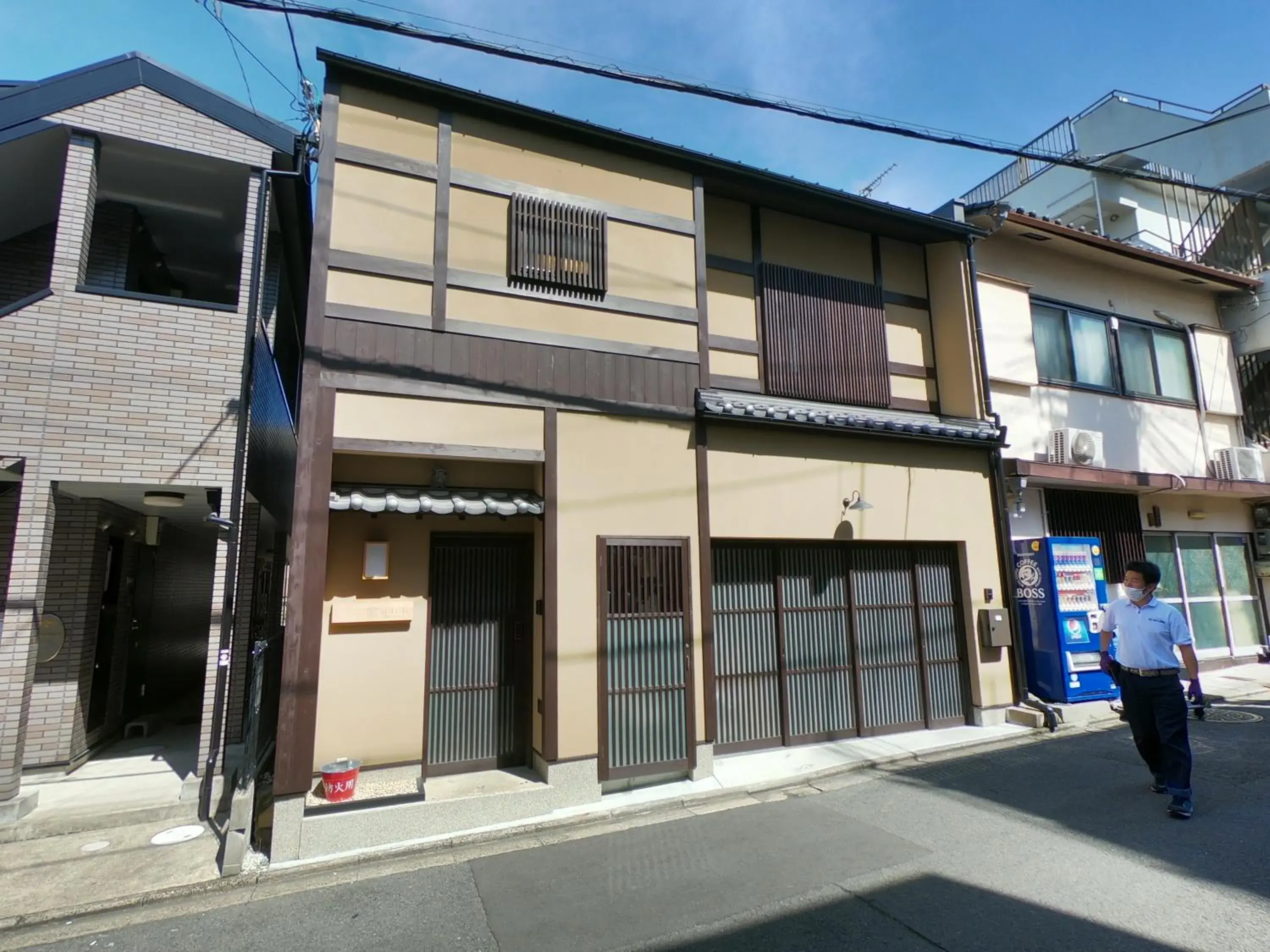 Facade/entrance in Shibashi Umeyacho Facade/entrance in Shibashi Umeyacho