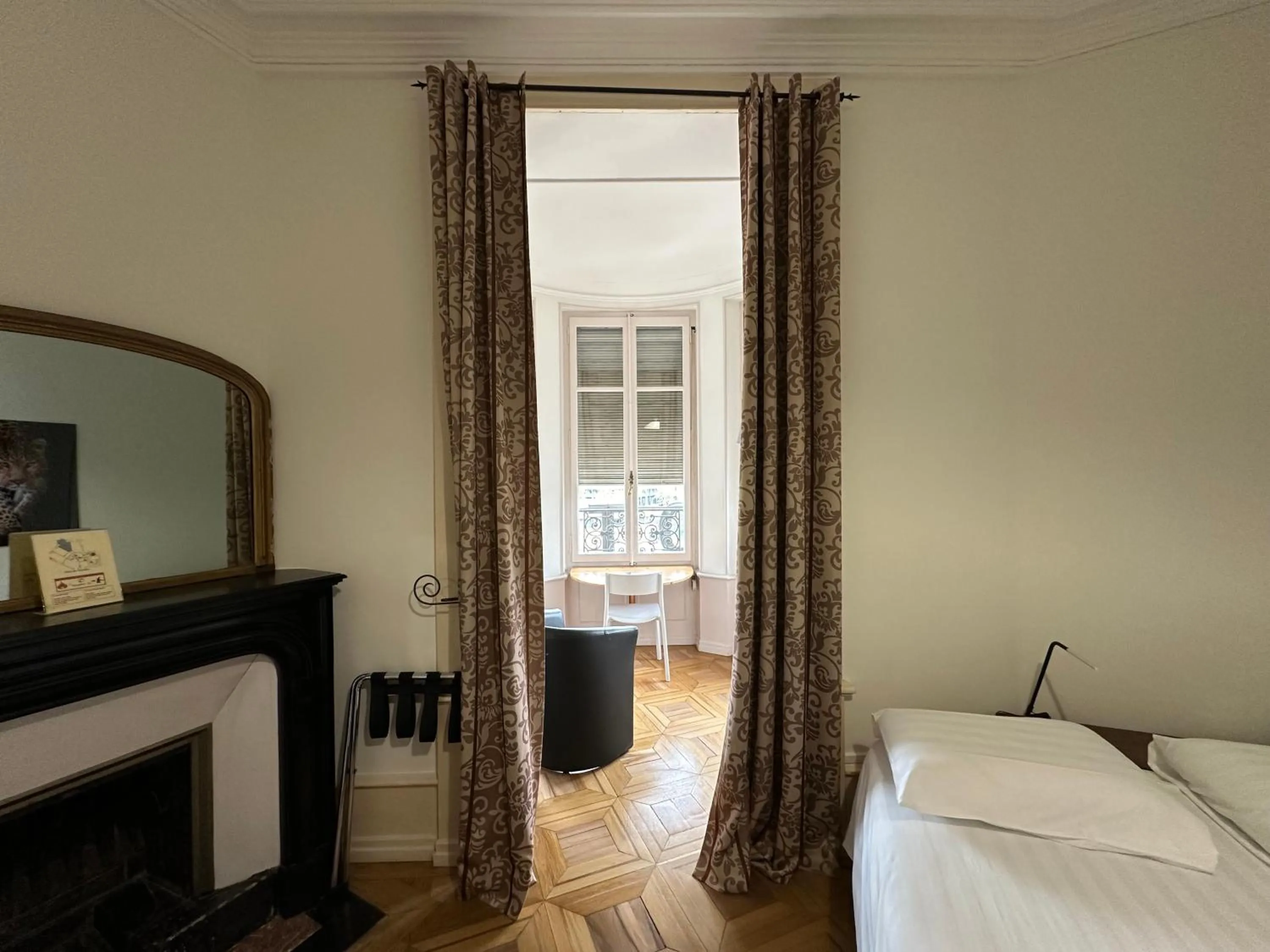 Bed in Hotel des Tourelles