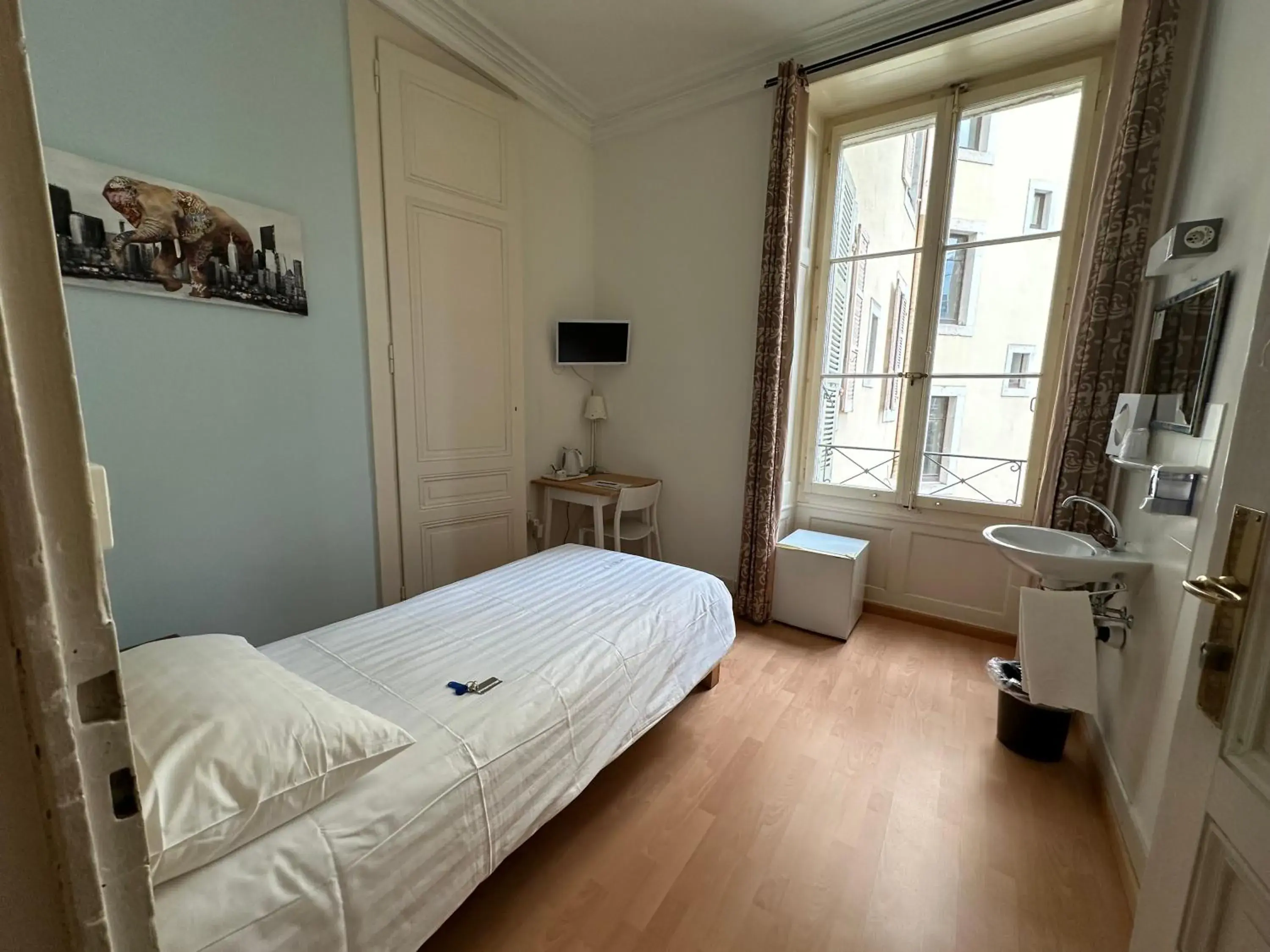 Bed in Hotel des Tourelles Bed in Hotel des Tourelles