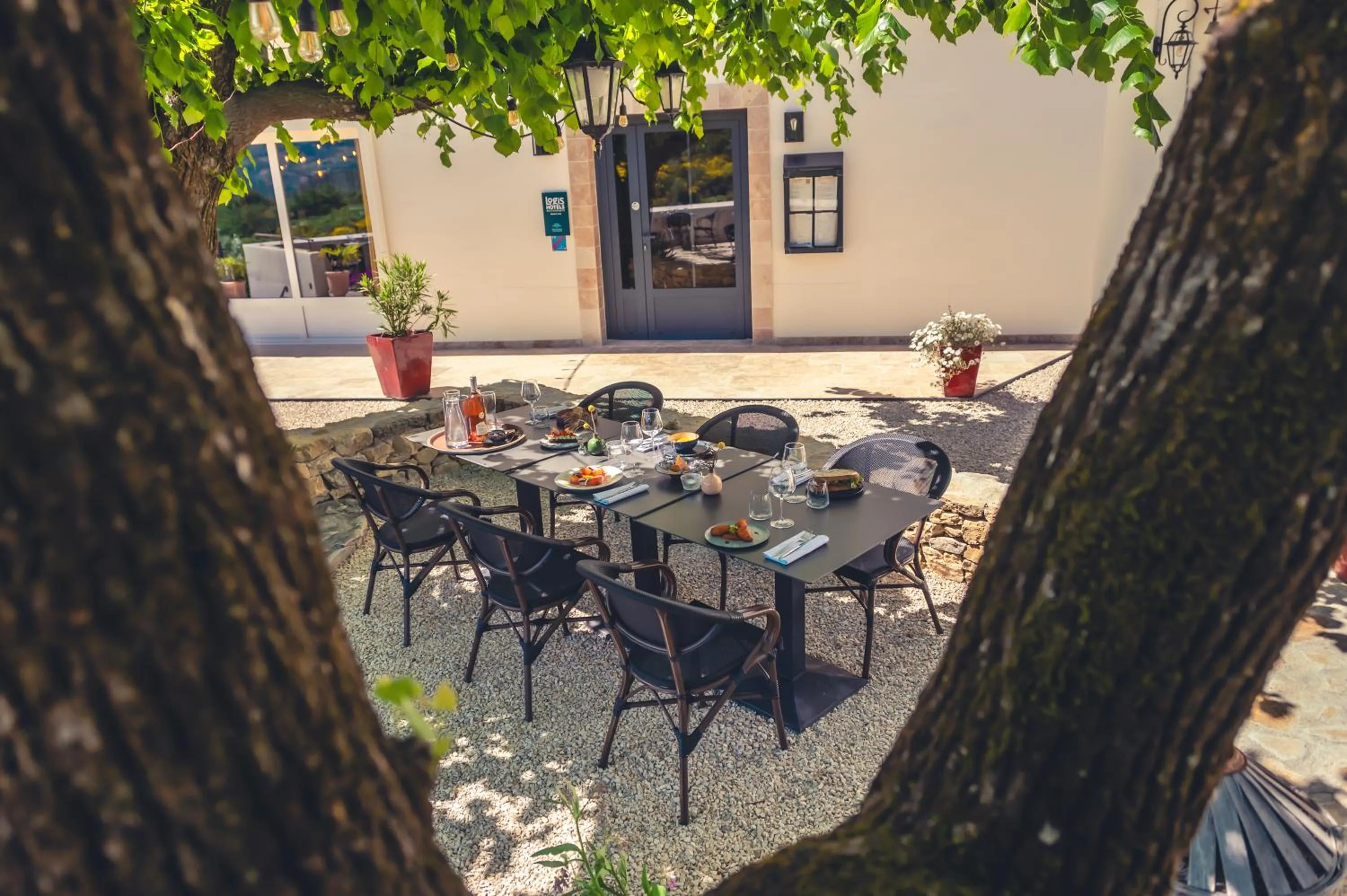 Restaurant/places to eat in Logis Hôtel Restaurant Le Plantevin