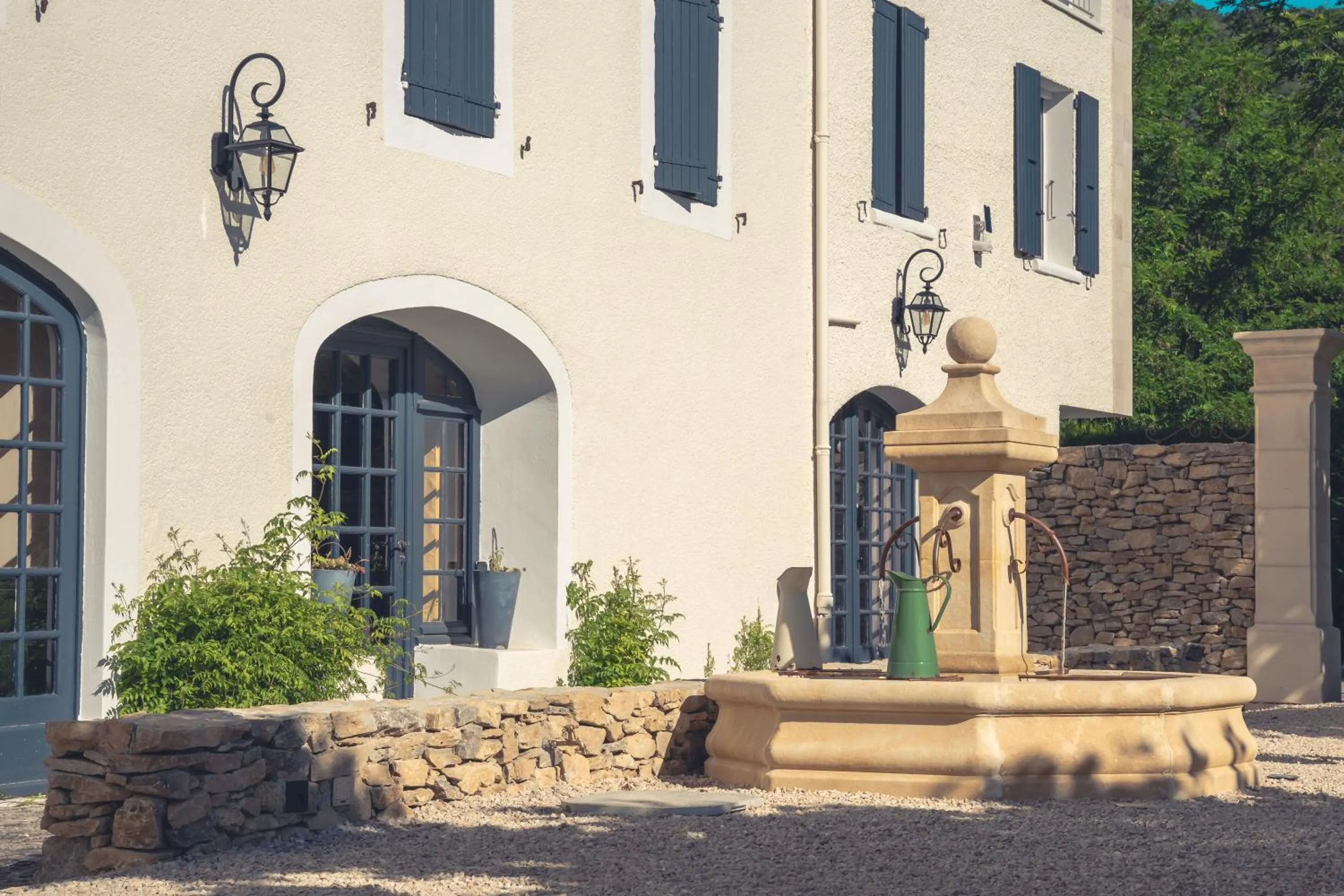 Facade/entrance in Logis Hôtel Restaurant Le Plantevin
