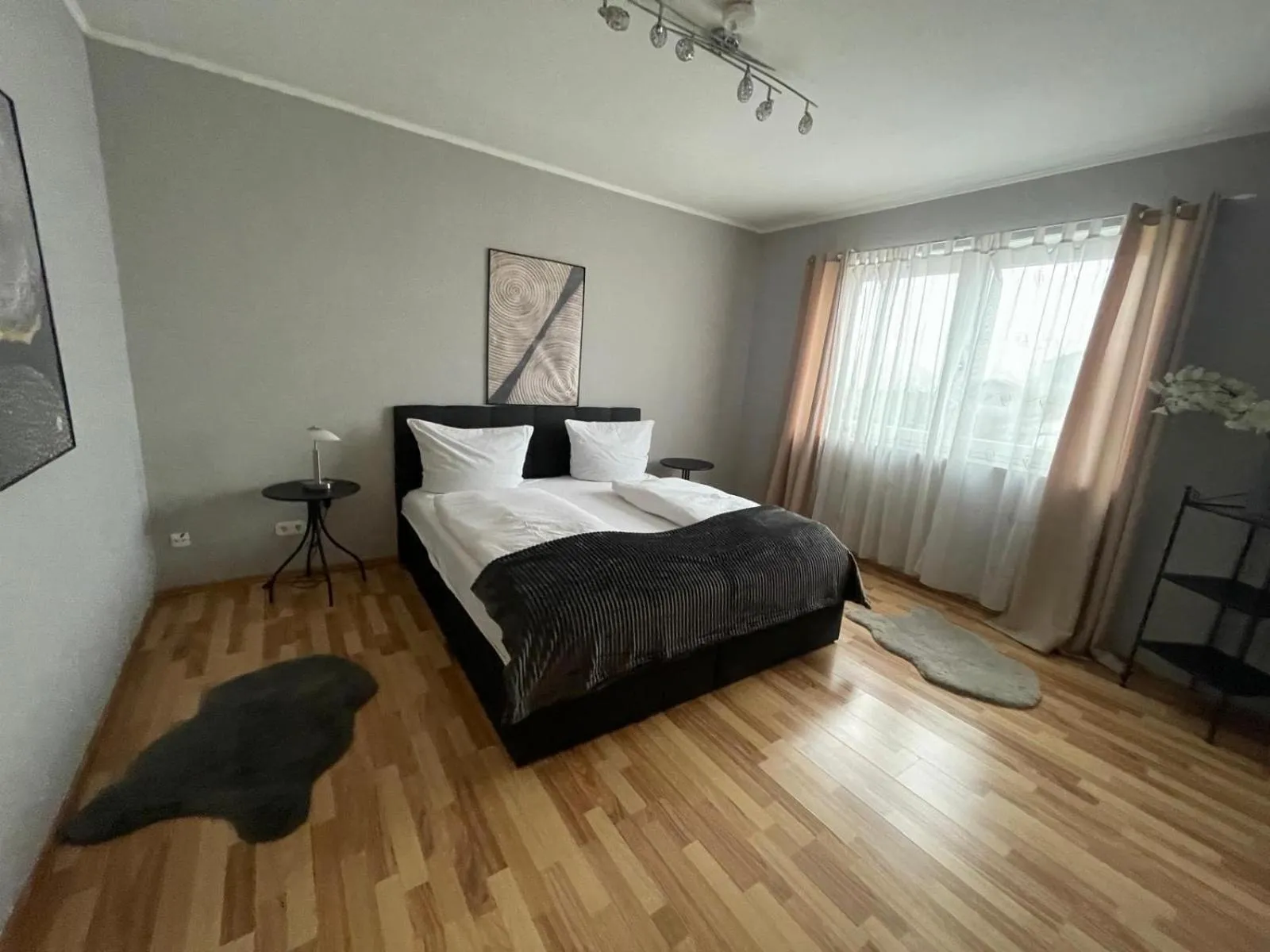 Photo of the whole room, Bed in Heppenheimer Hof Hotel