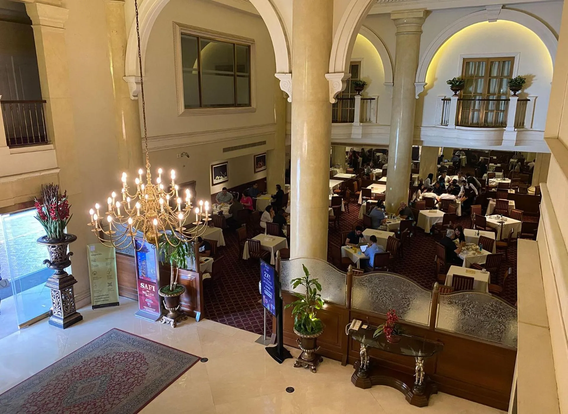 Restaurant/places to eat in Safi Royal Luxury Centro