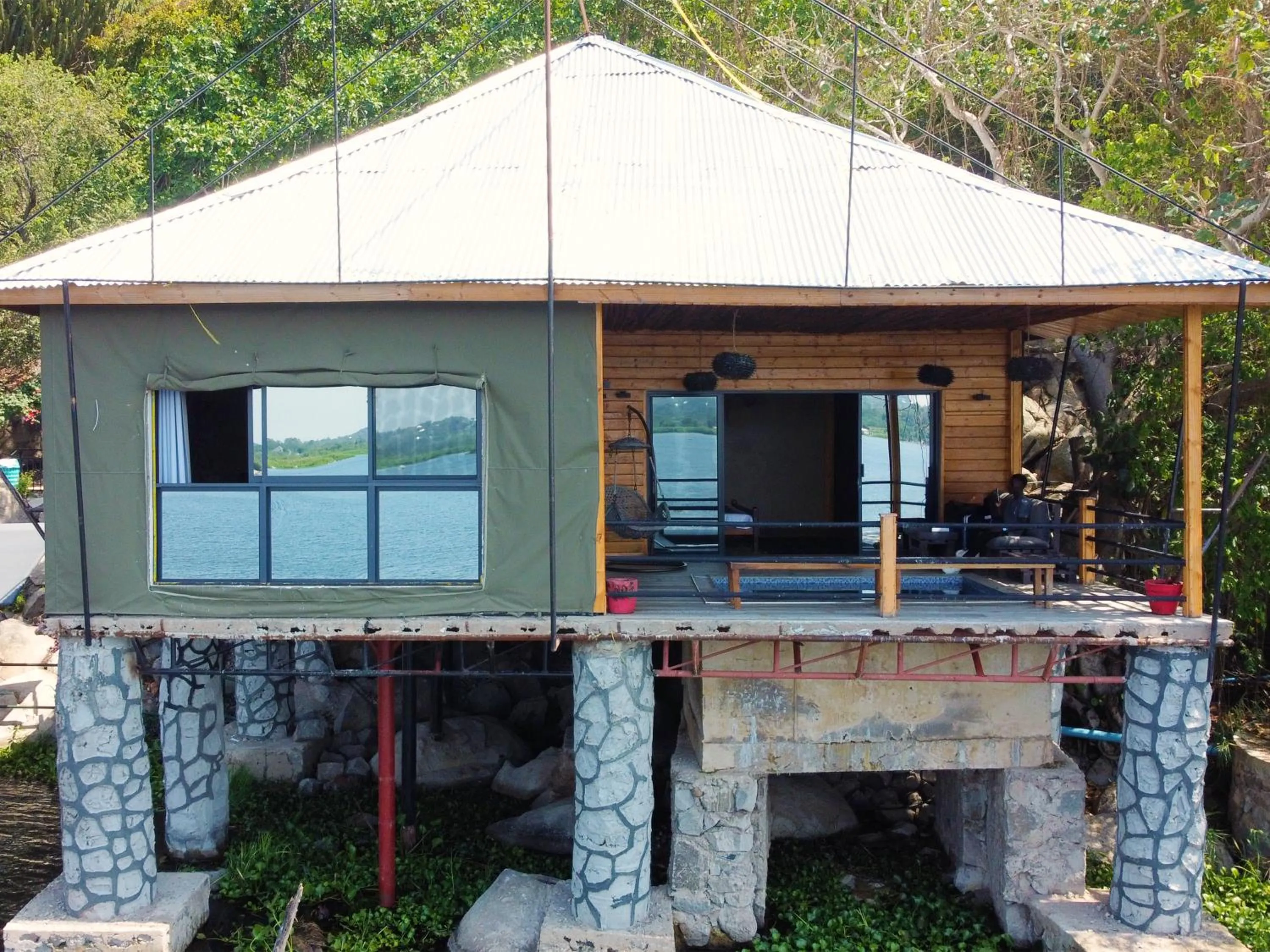 Property building in Wag Hill Lodge & Spa