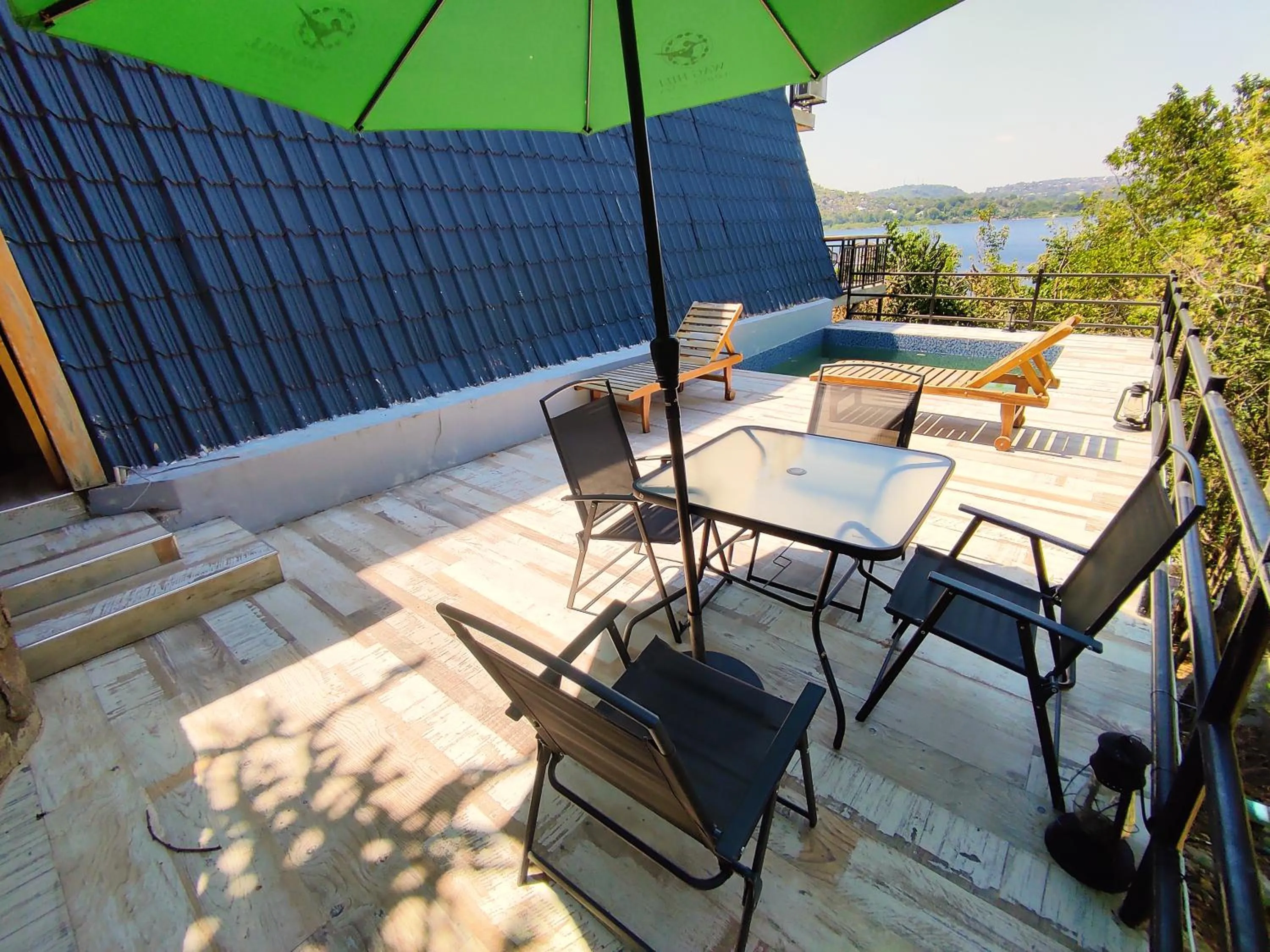 Patio in Wag Hill Lodge & Spa