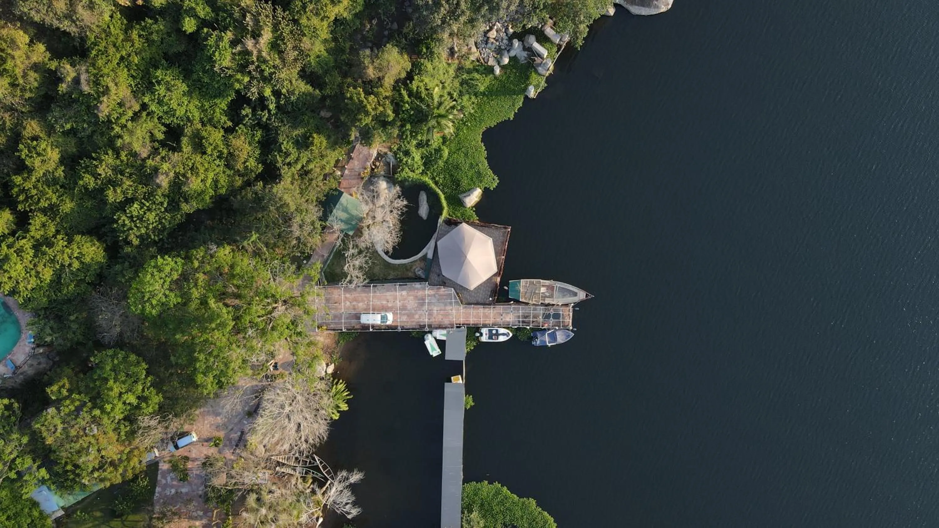 Property building in Wag Hill Lodge & Spa