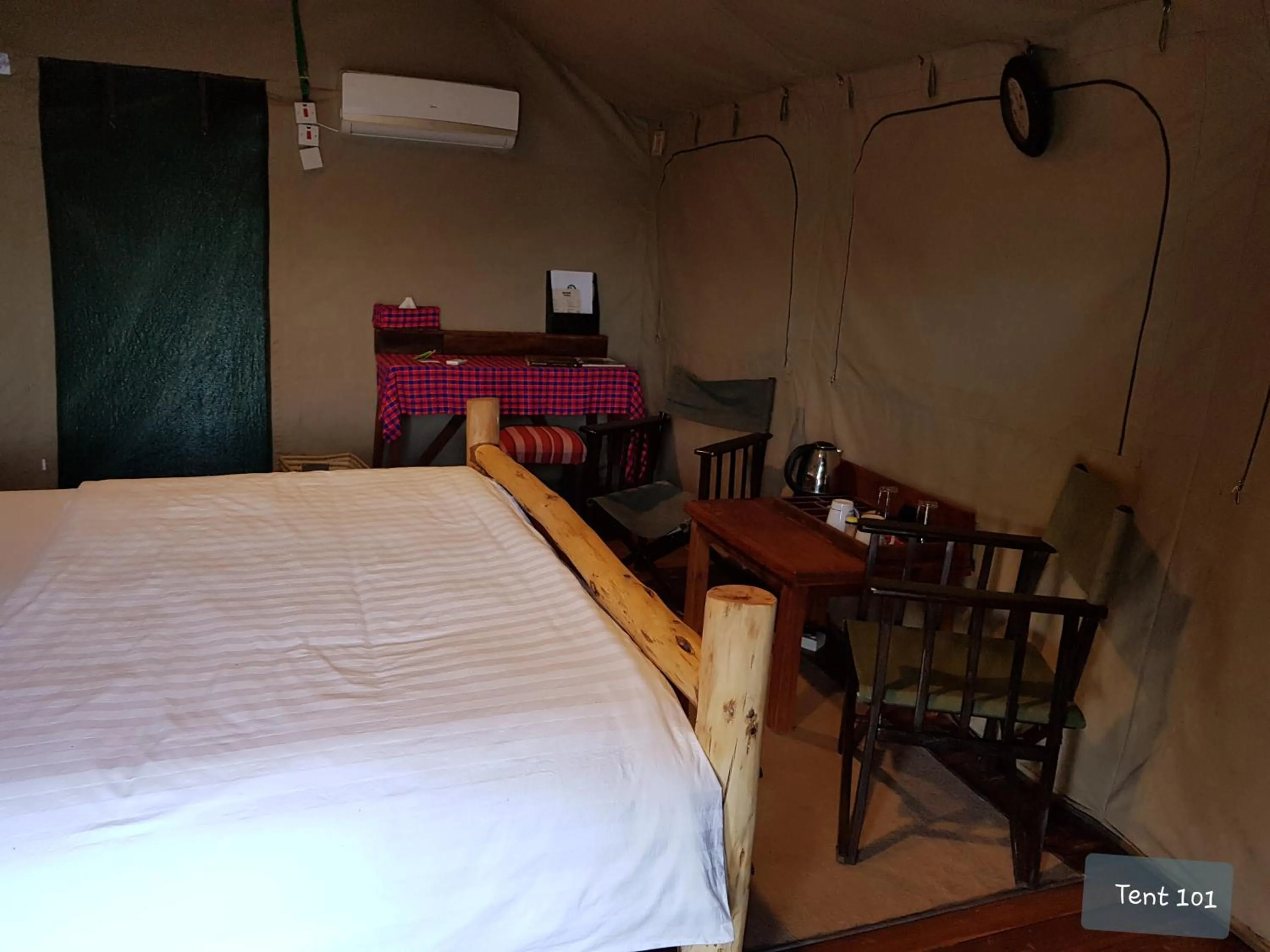 Photo of the whole room, Bed in Wag Hill Lodge & Spa