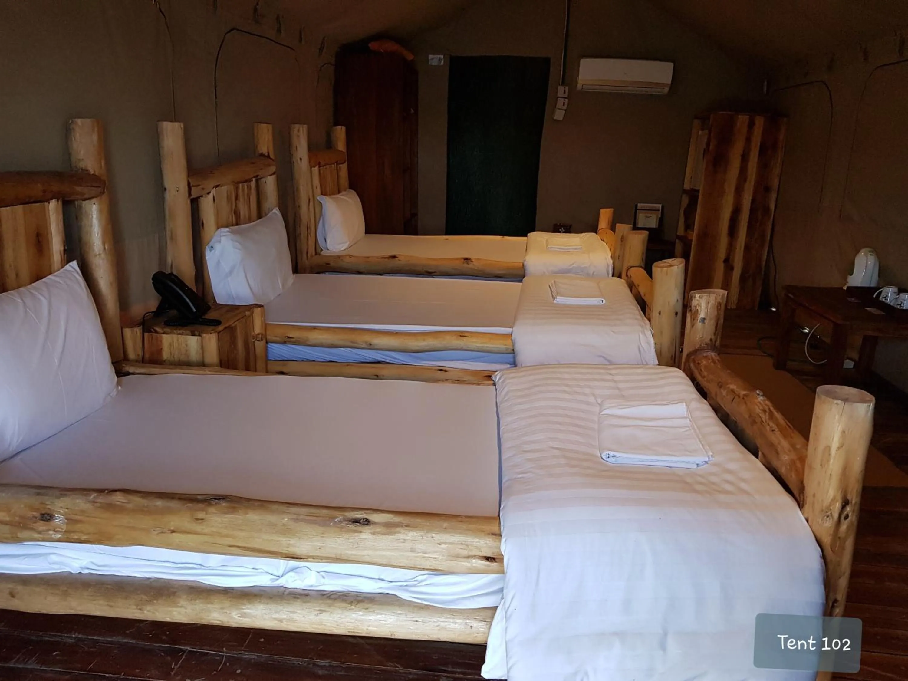 Photo of the whole room, Bed in Wag Hill Lodge & Spa