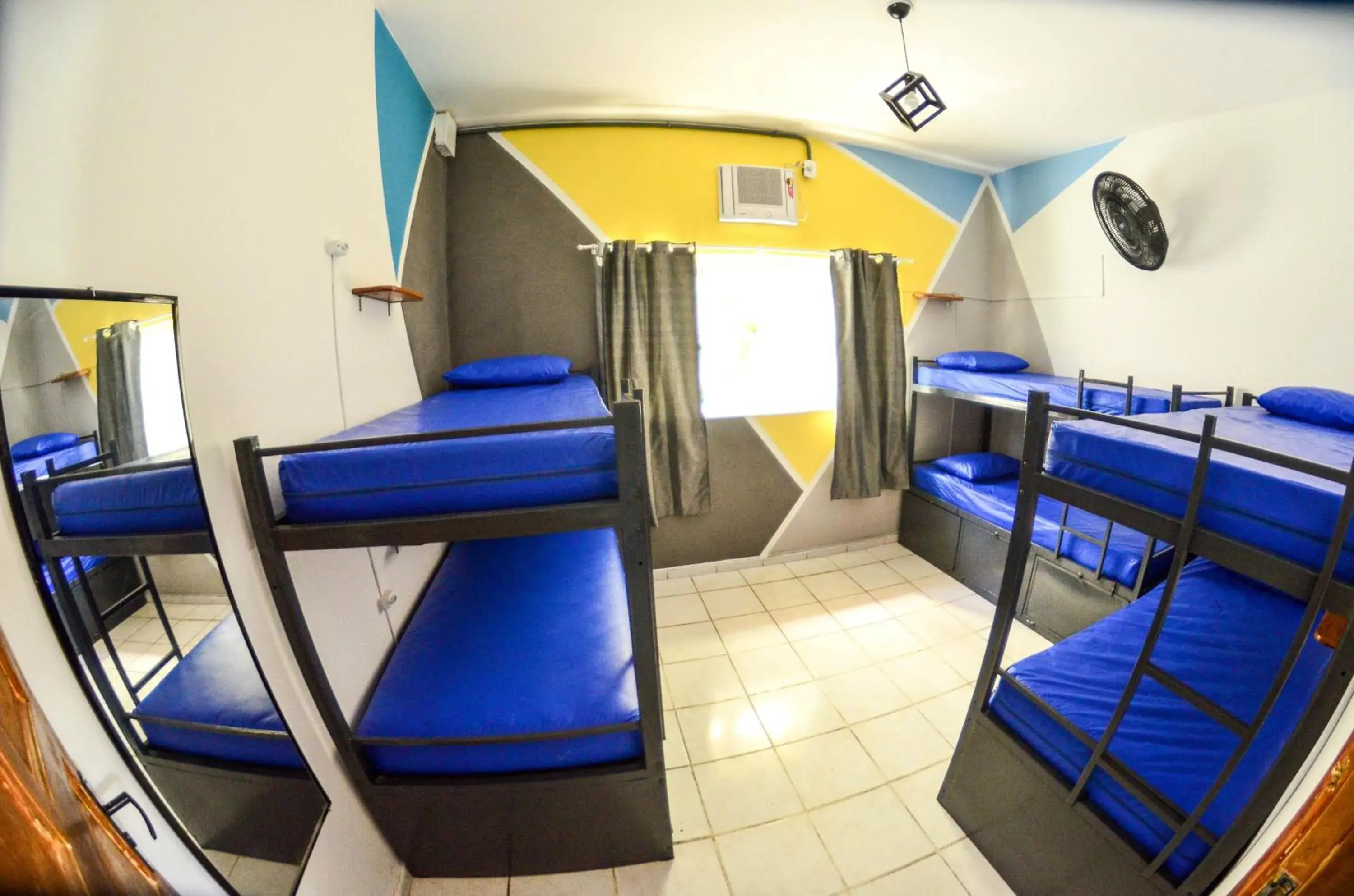Bed in 6-Bed Mixed Dormitory Room in La Casa Hostel Bed in 6-Bed Mixed Dormitory Room in La Casa Hostel
