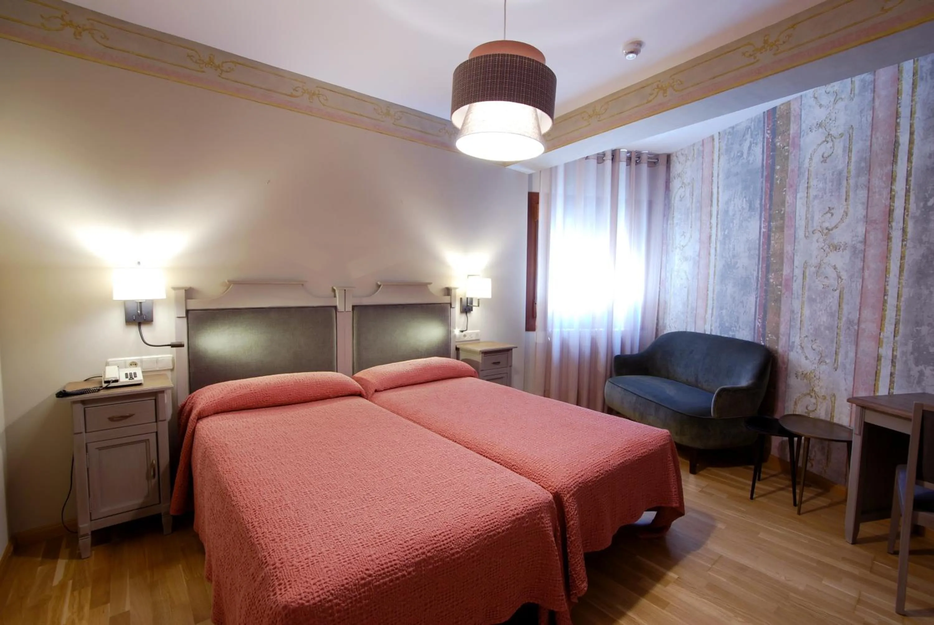 Bed in Hotel Bujaruelo