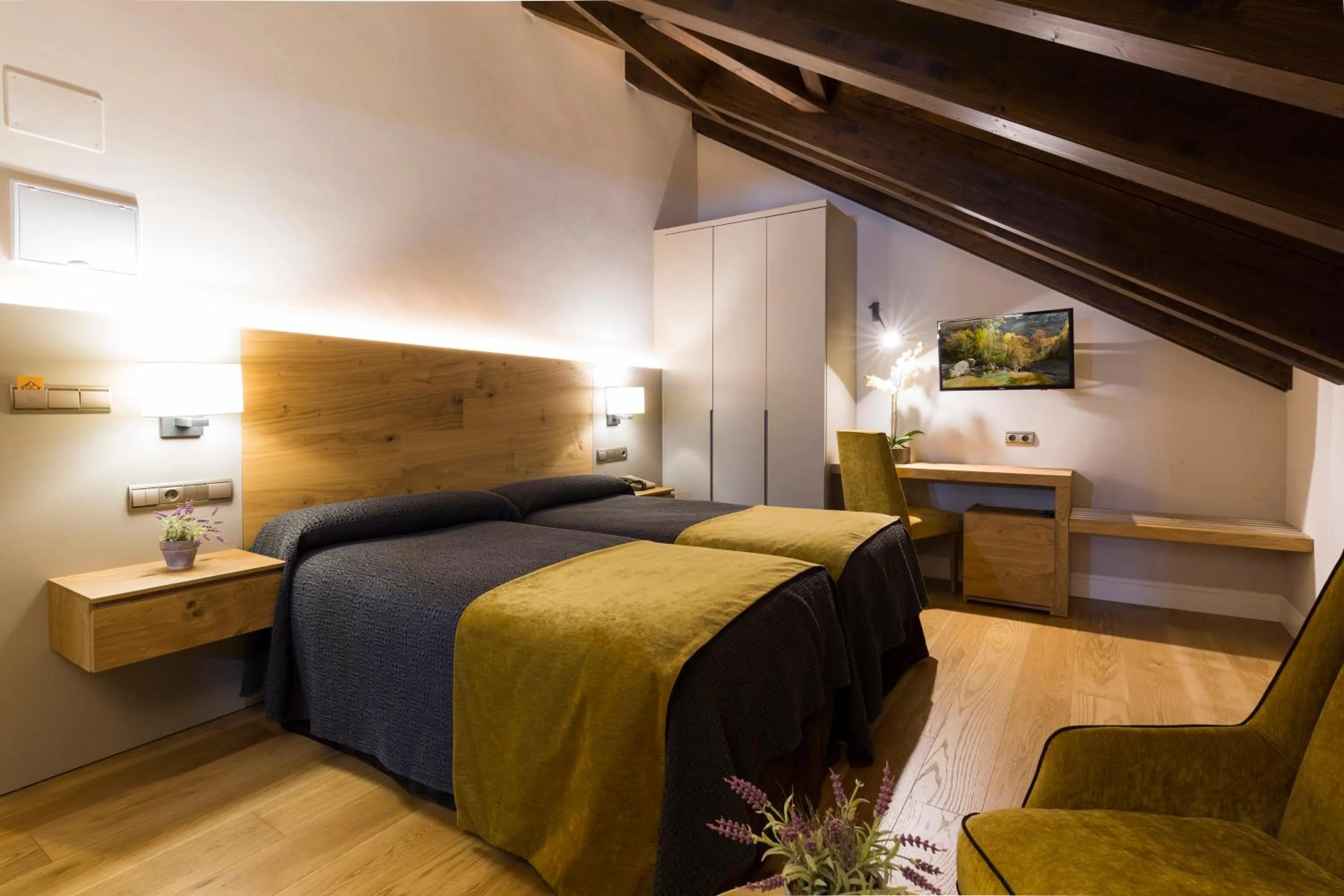 Bed in Hotel Bujaruelo