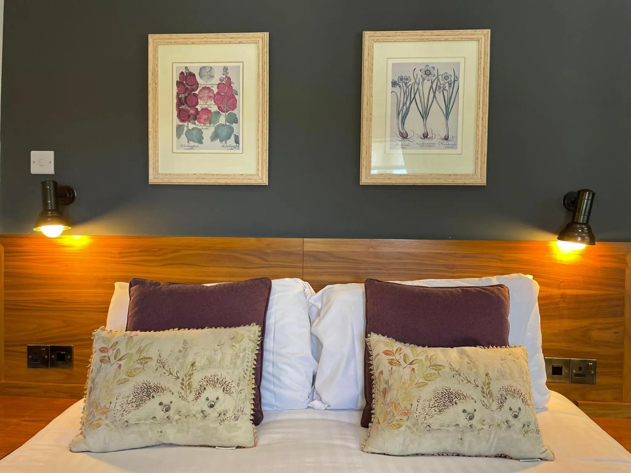 Bedroom, Bed in The Jug And Bottle