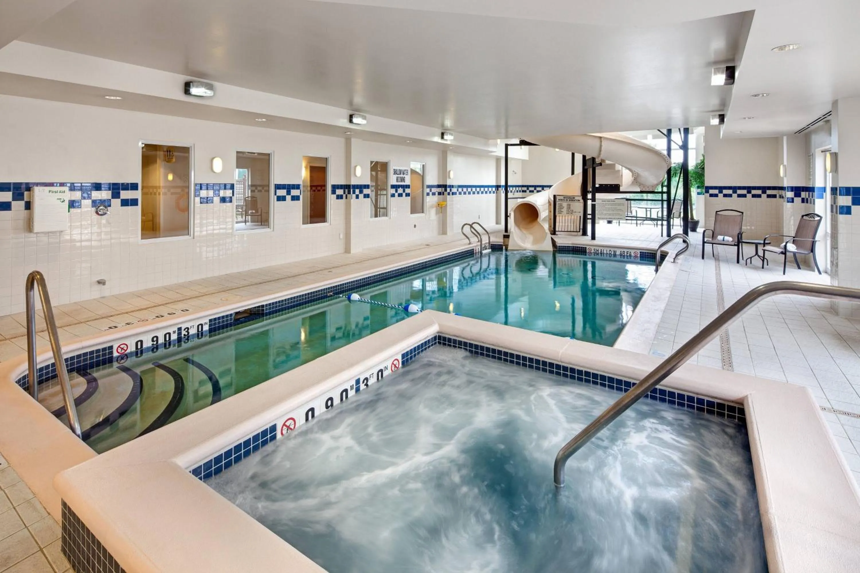 Swimming pool in Fairfield Inn & Suites by Marriott Toronto Brampton